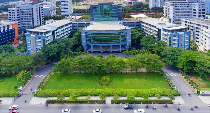 Khuôn viên Đại học Tôn Đức Thắng siêu rộng, xanh và đẹp