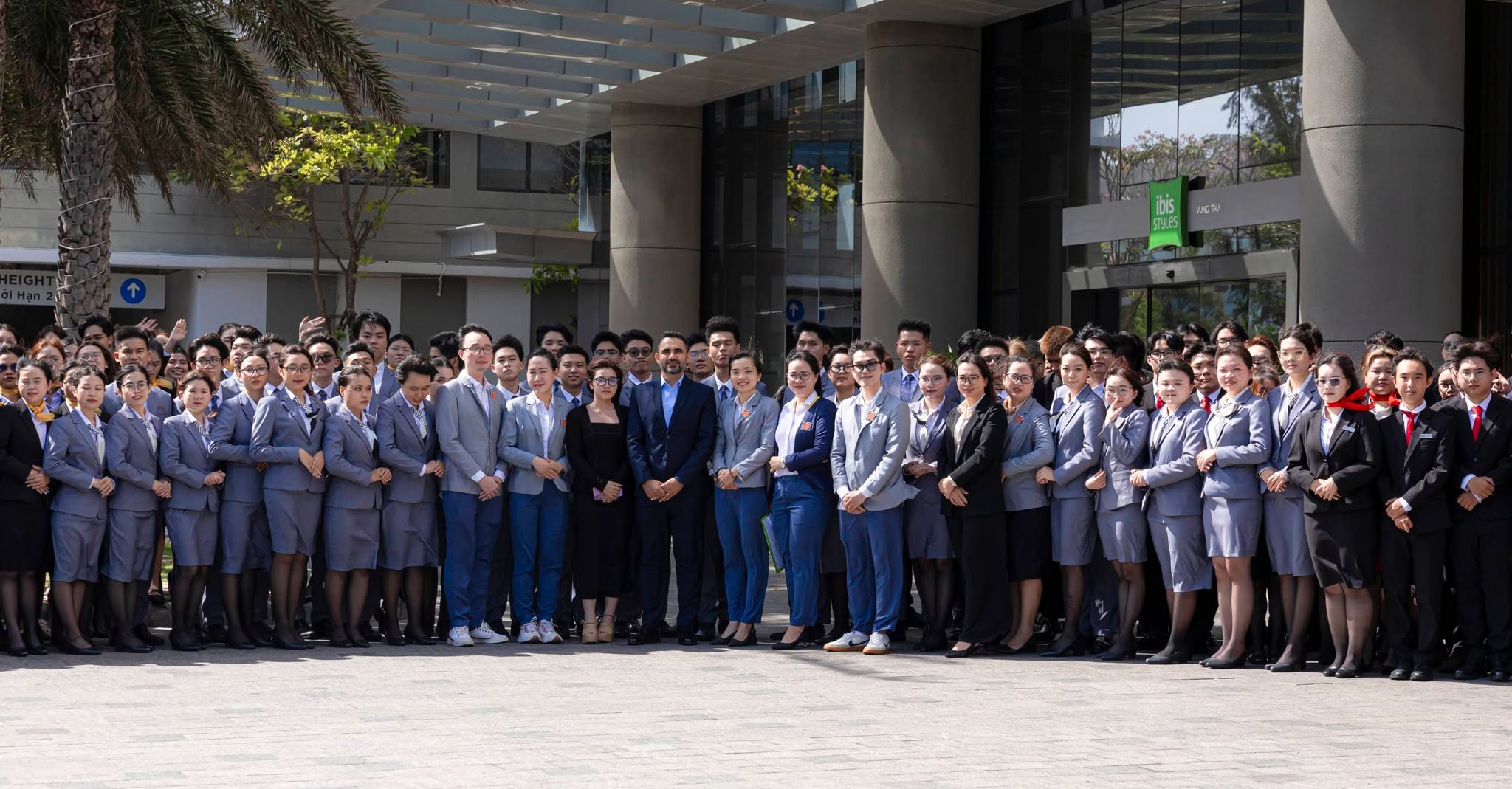 Học ngành Quản trị Khách sạn có dễ xin việc? Cơ hội nghề nghiệp rộng mở trong ngành dịch vụ quốc tế