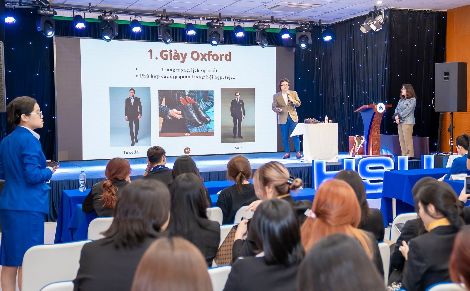 Quản trị dịch vụ cao cấp
Ngành Quản trị dịch vụ cao cấp là gì? Xu hướng nghề nghiệp trong nền kinh tế trải nghiệm