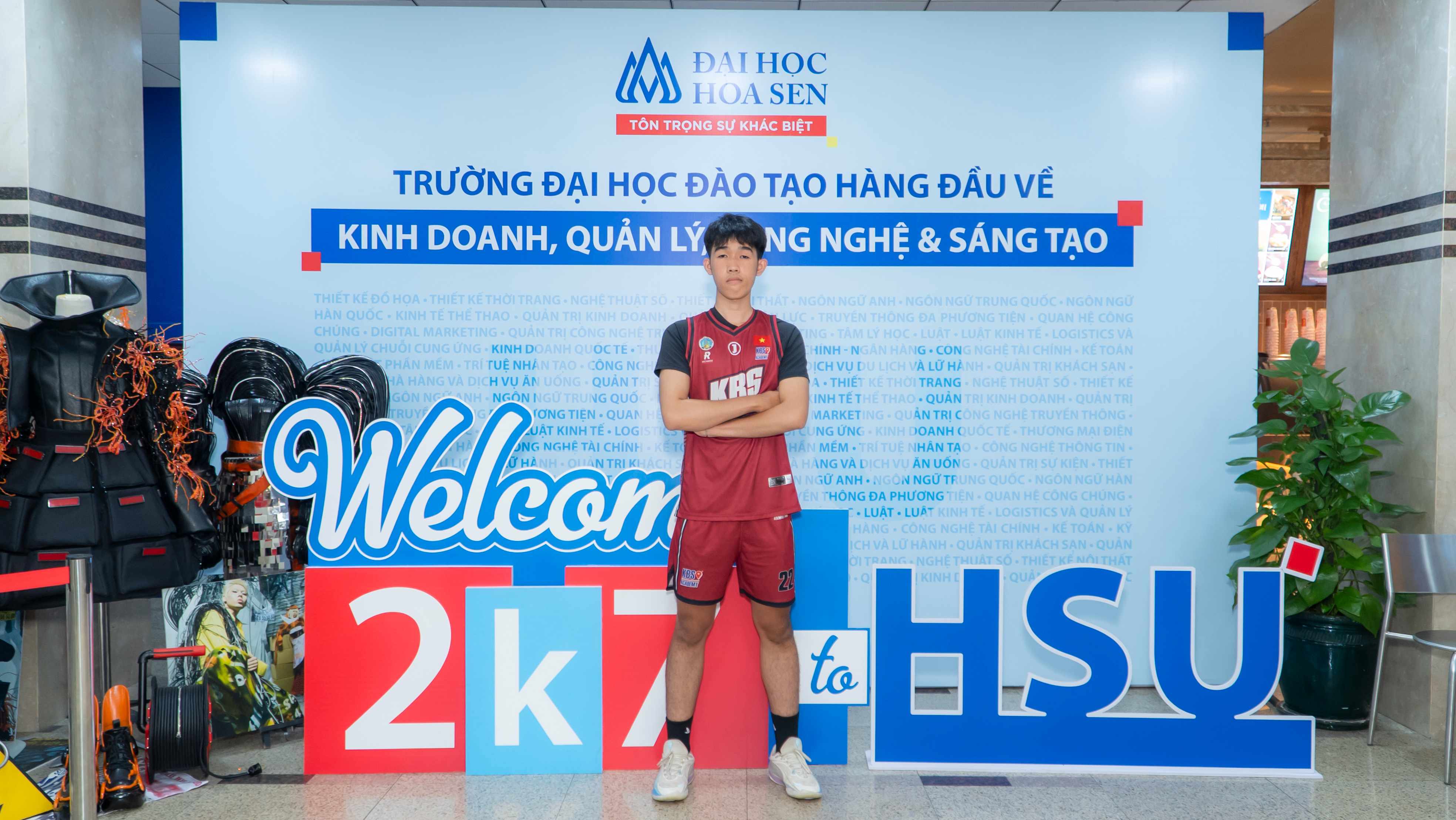 Phạm Minh Lộc vận động viên bóng rổ cao 1m92 nhận học bổng Kinh tế Thể thao