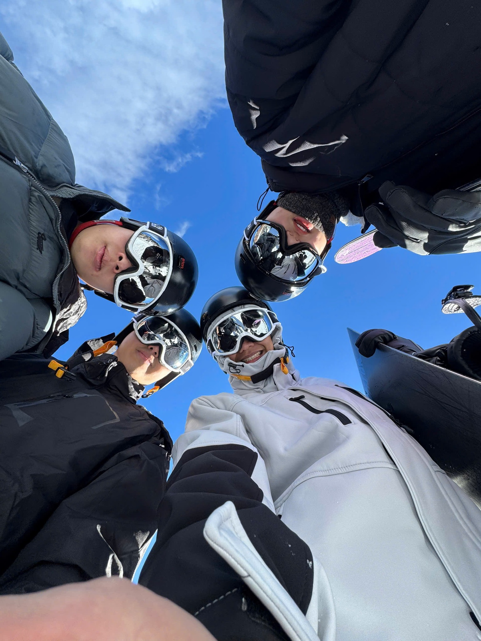 Hành trình ngắm tuyết năm châu của sinh viên Hoa Sen