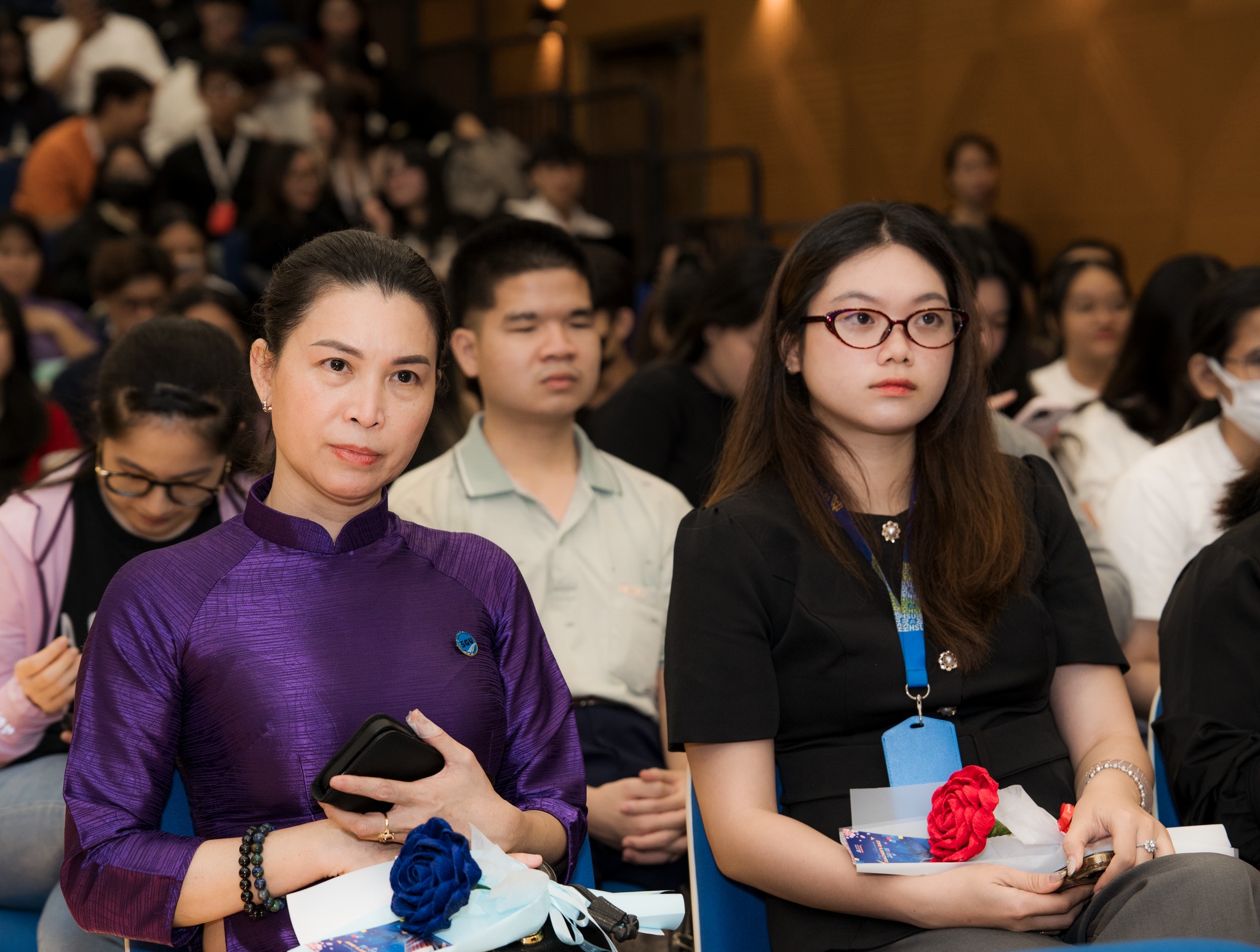 GIỚI TRẺ DỄ ĐÁNH MẤT “VŨ TRỤ NGÔN TỪ” CỦA CHÍNH MÌNH TRONG THỜI ĐẠI AI