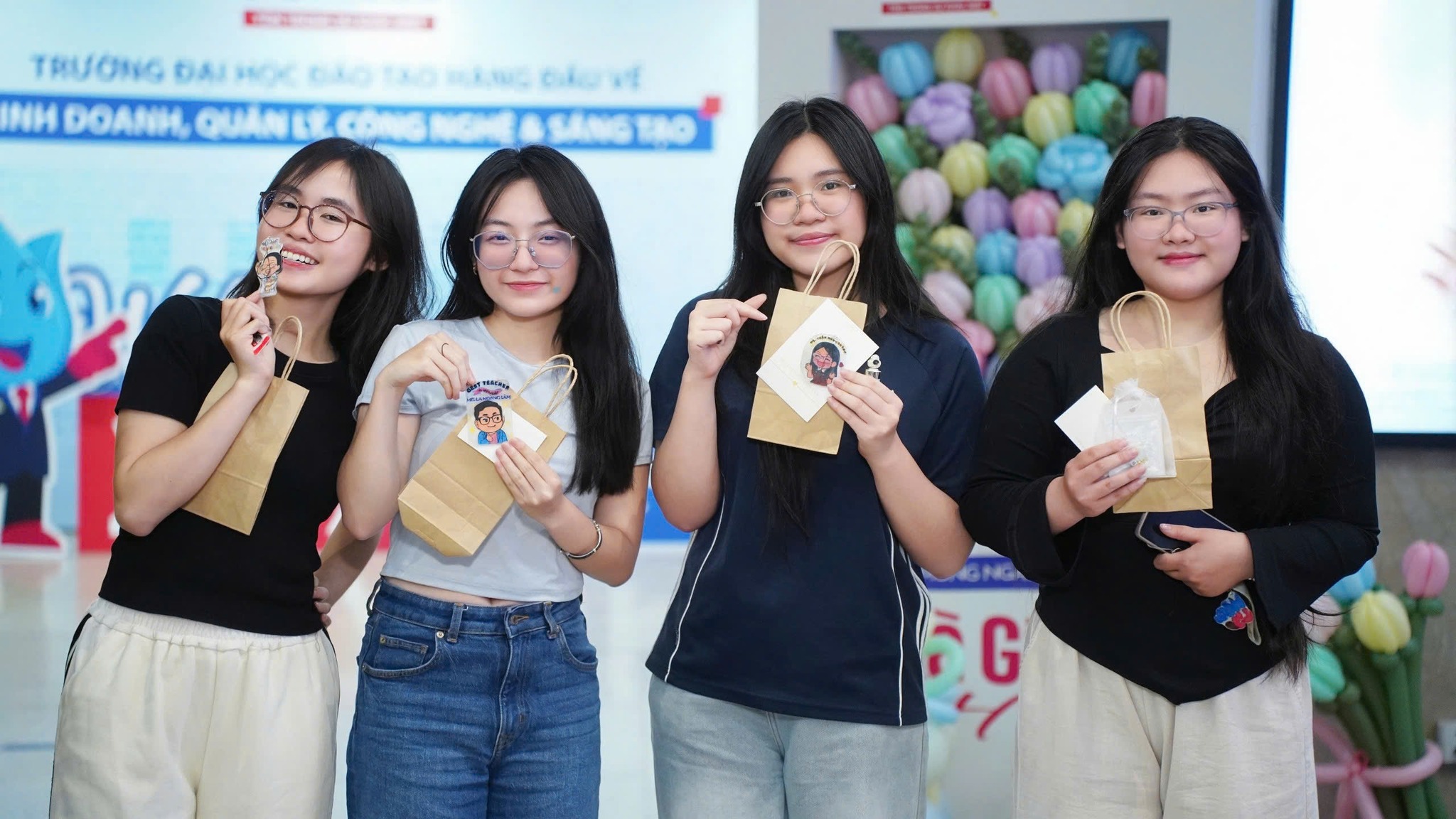 Mừng Ngày Nhà giáo Việt Nam 20/11: “Tâm sáng – trí bền, thầy cô dẫn lối.”