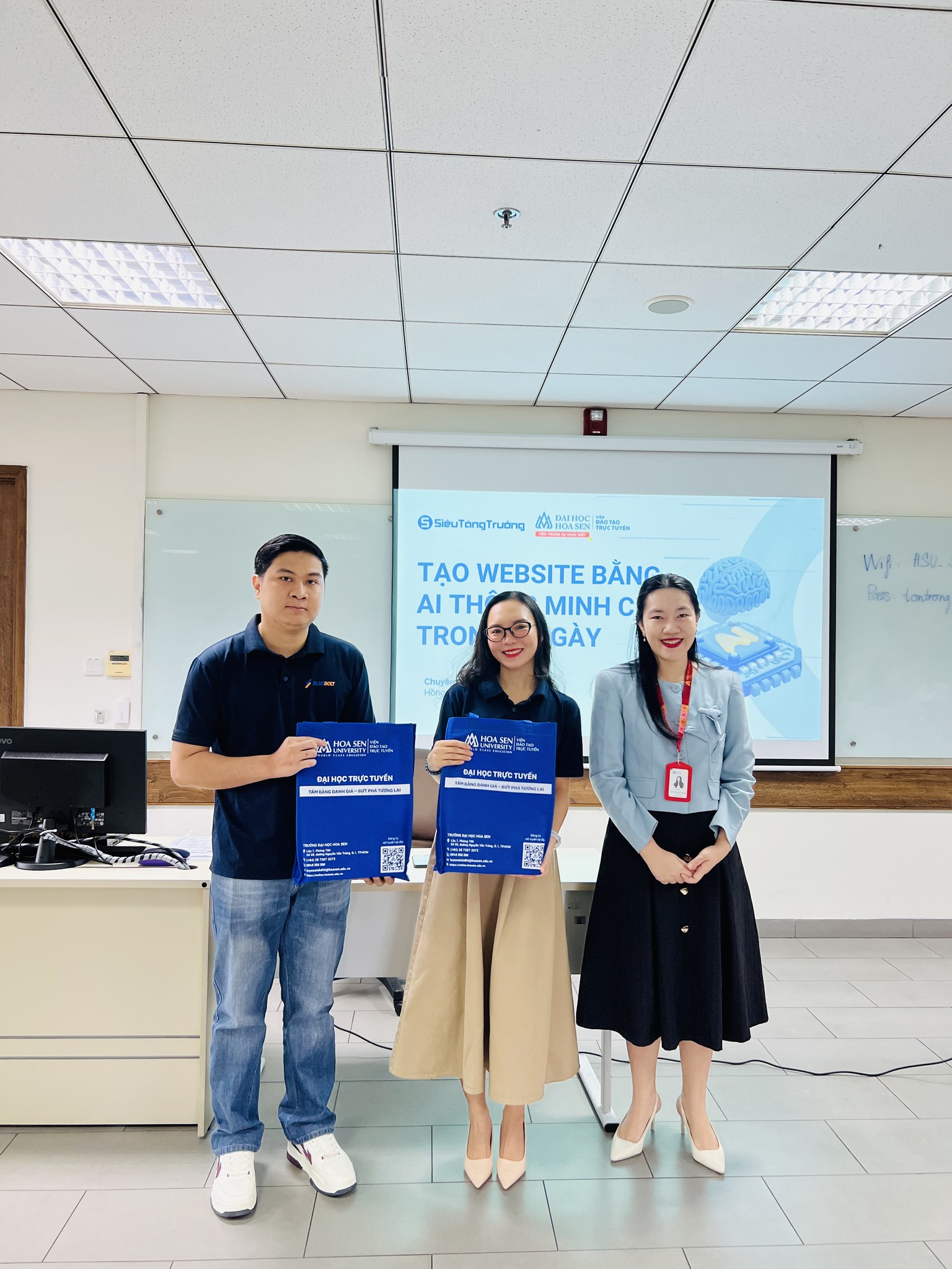 Viện Đào tạo Trực tuyến nâng cao kỹ năng số cho sinh viên qua workshop thiết kế website với AI