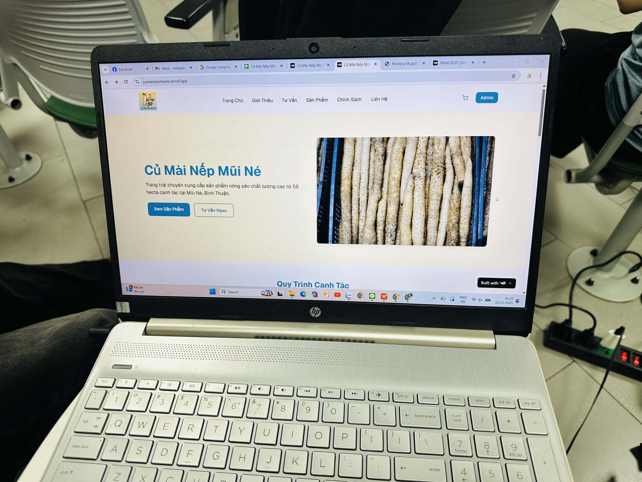 Viện Đào tạo Trực tuyến nâng cao kỹ năng số cho sinh viên qua workshop thiết kế website với AI