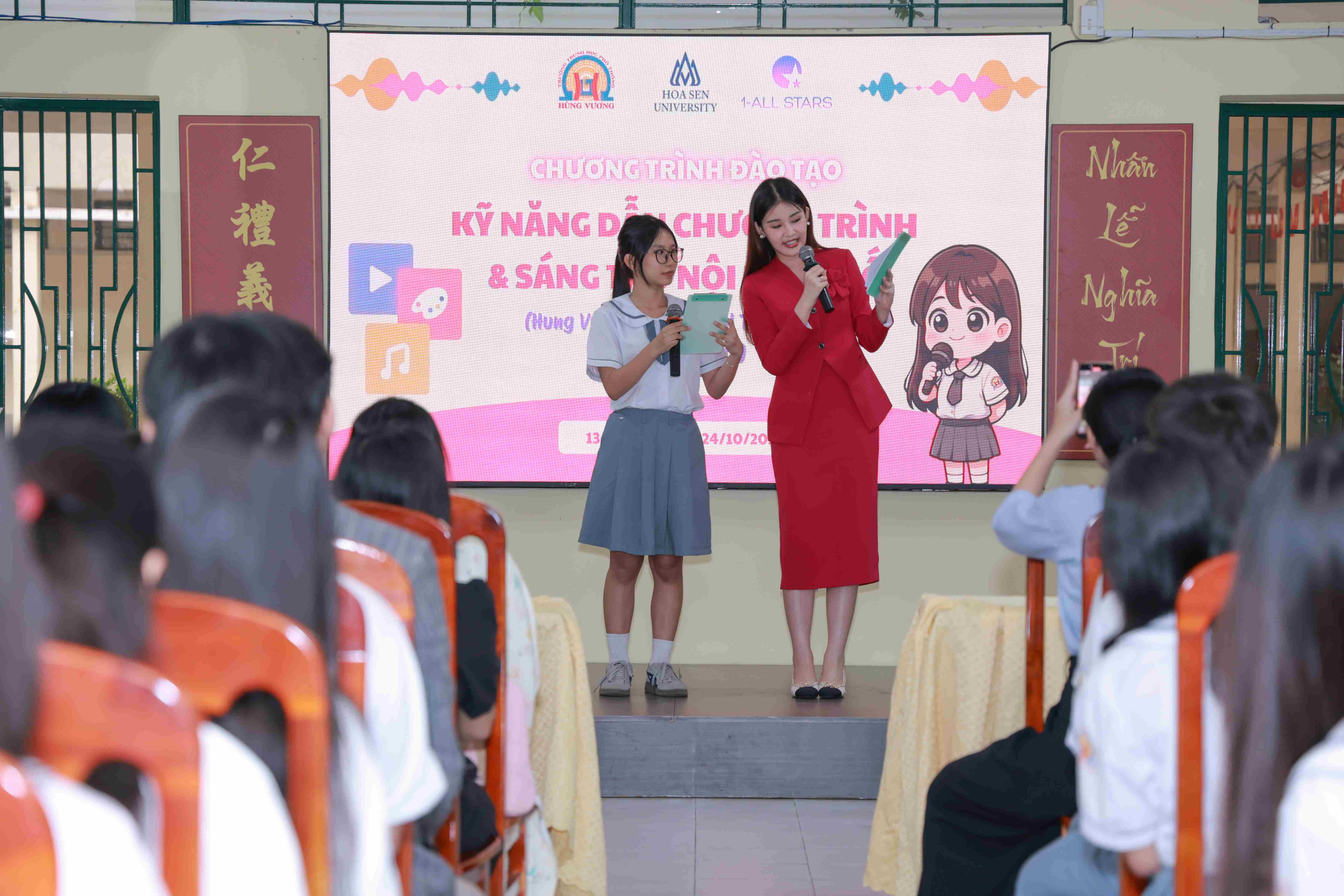 ThS - Hoa hậu Lê Âu Ngân Anh cùng HSU lan tỏa cảm hứng tự tin và sáng tạo tại THPT Hùng Vương