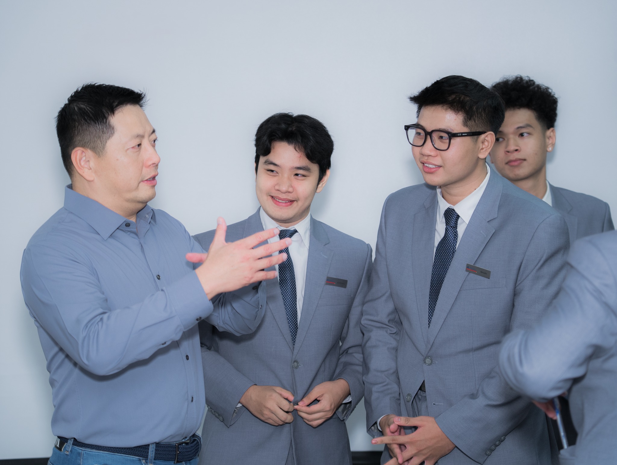 Sinh viên Hoa Sen Elite học chiến lược vận hành khách sạn 5 sao từ chuyên gia CFA Craig Lee