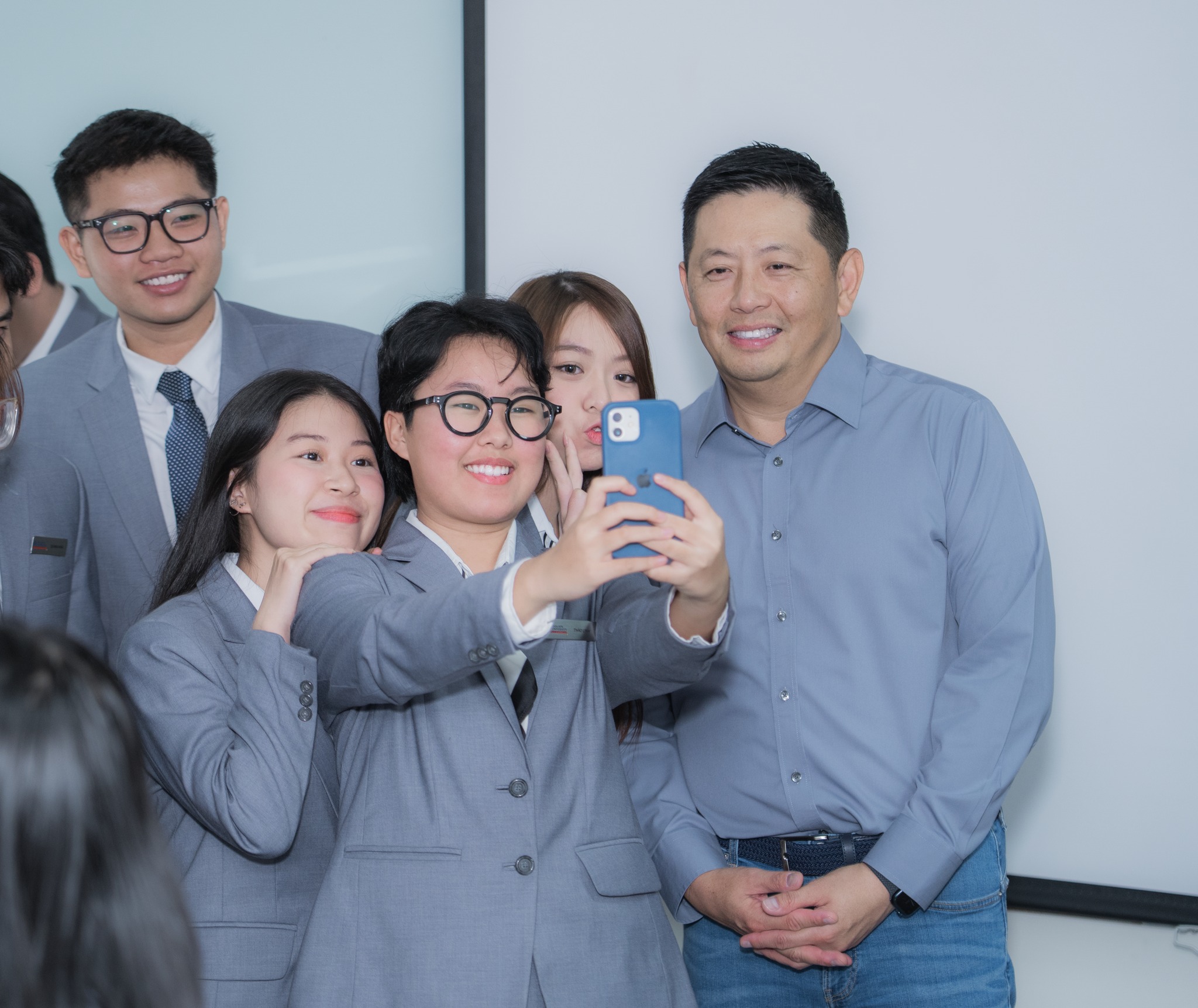 Sinh viên Hoa Sen Elite học chiến lược vận hành khách sạn 5 sao từ chuyên gia CFA Craig Lee