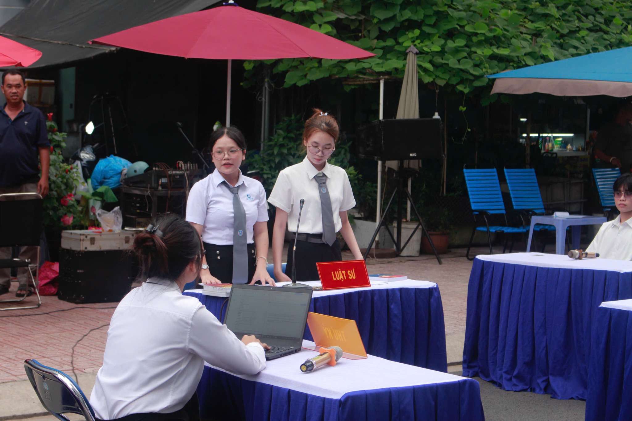 Khoa Luật HSU tổ chức phiên tòa giả định tuyên truyền pháp luật, nói không với bạo lực gia đình