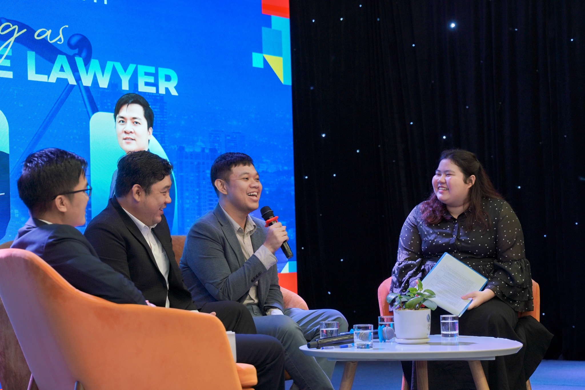 Sinh viên khám phá hành trình trở thành Luật sư tư vấn doanh nghiệp toàn cầu cùng chuyên gia