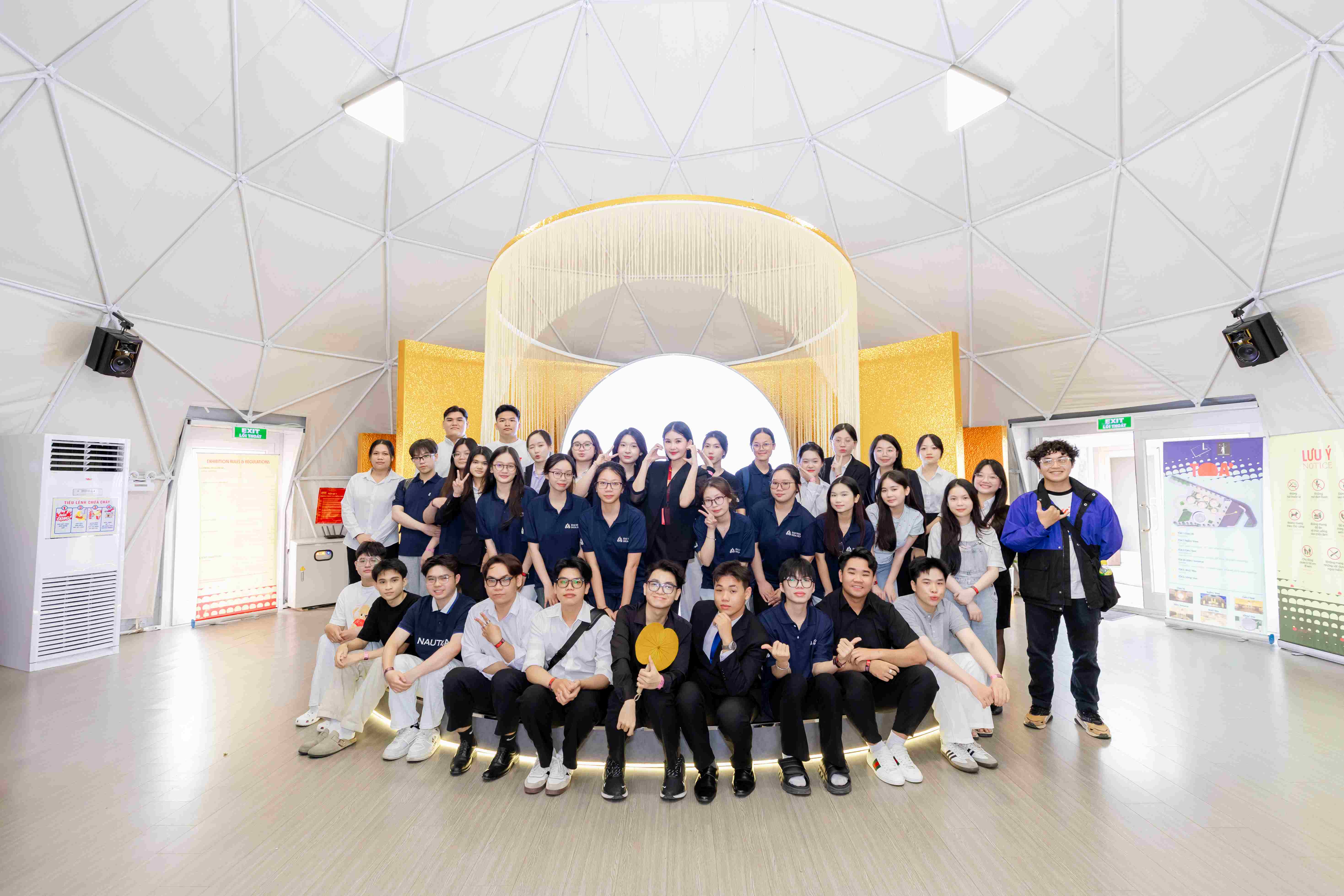 Chuyến trải nghiệm của sinh viên tại triển lãm “TỎA – Soul of Van Gogh”