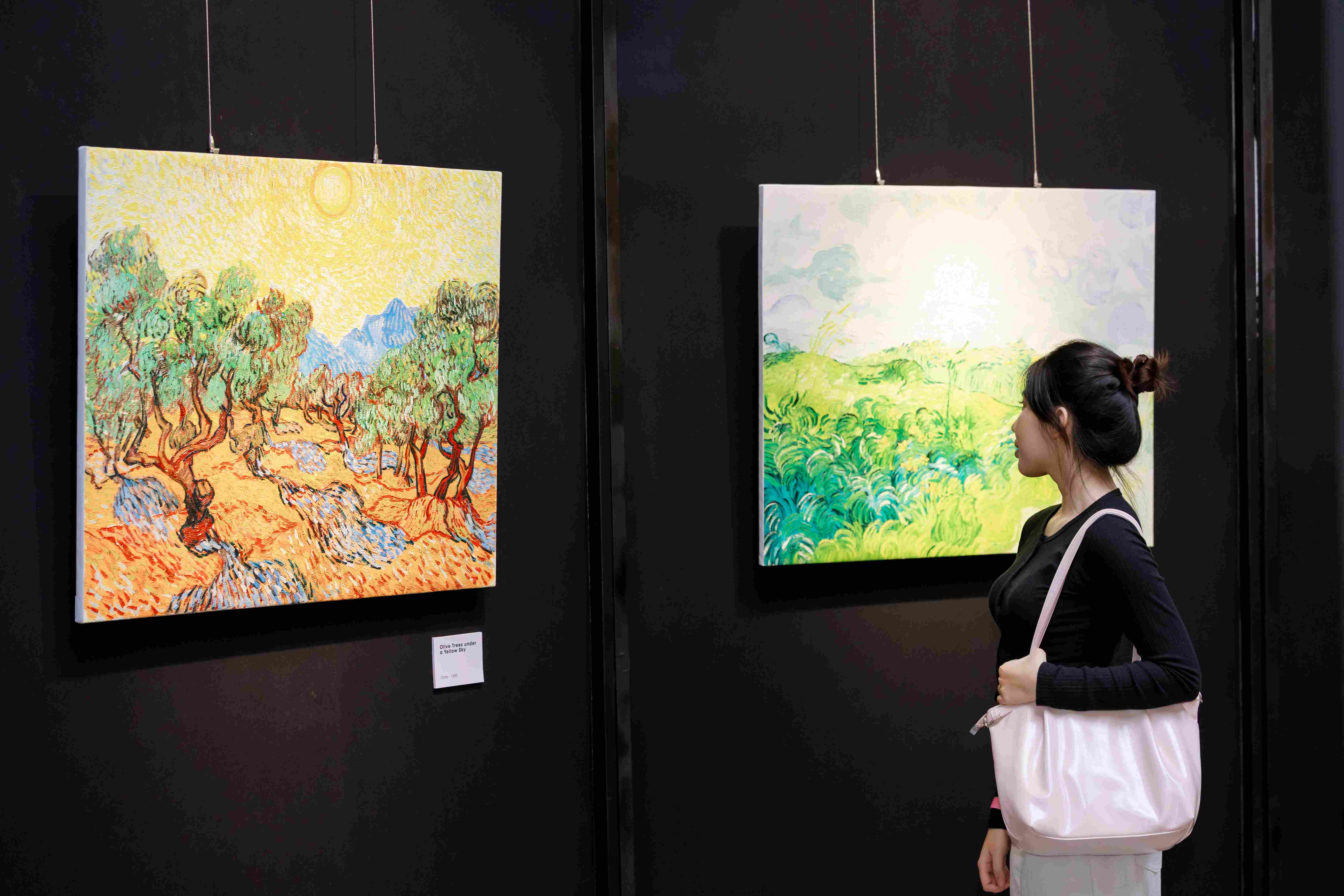 Chuyến trải nghiệm của sinh viên tại triển lãm “TỎA – Soul of Van Gogh”