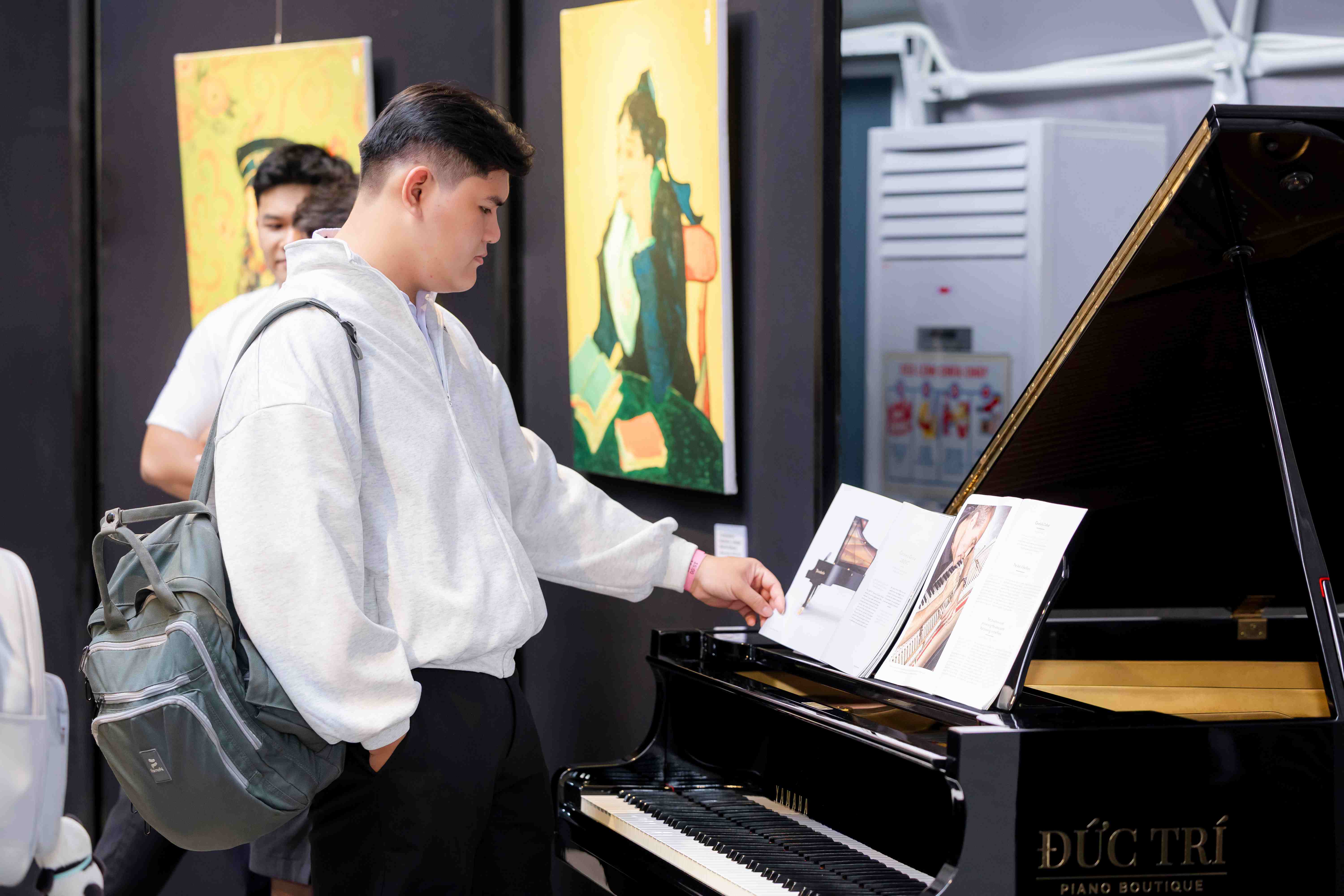 Chuyến trải nghiệm của sinh viên tại triển lãm “TỎA – Soul of Van Gogh”