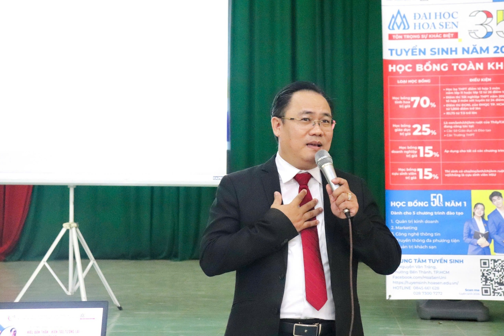 ThS Phạm Doãn Nguyên đưa học sinh THPT Chu Văn An chạm vào ước mơ