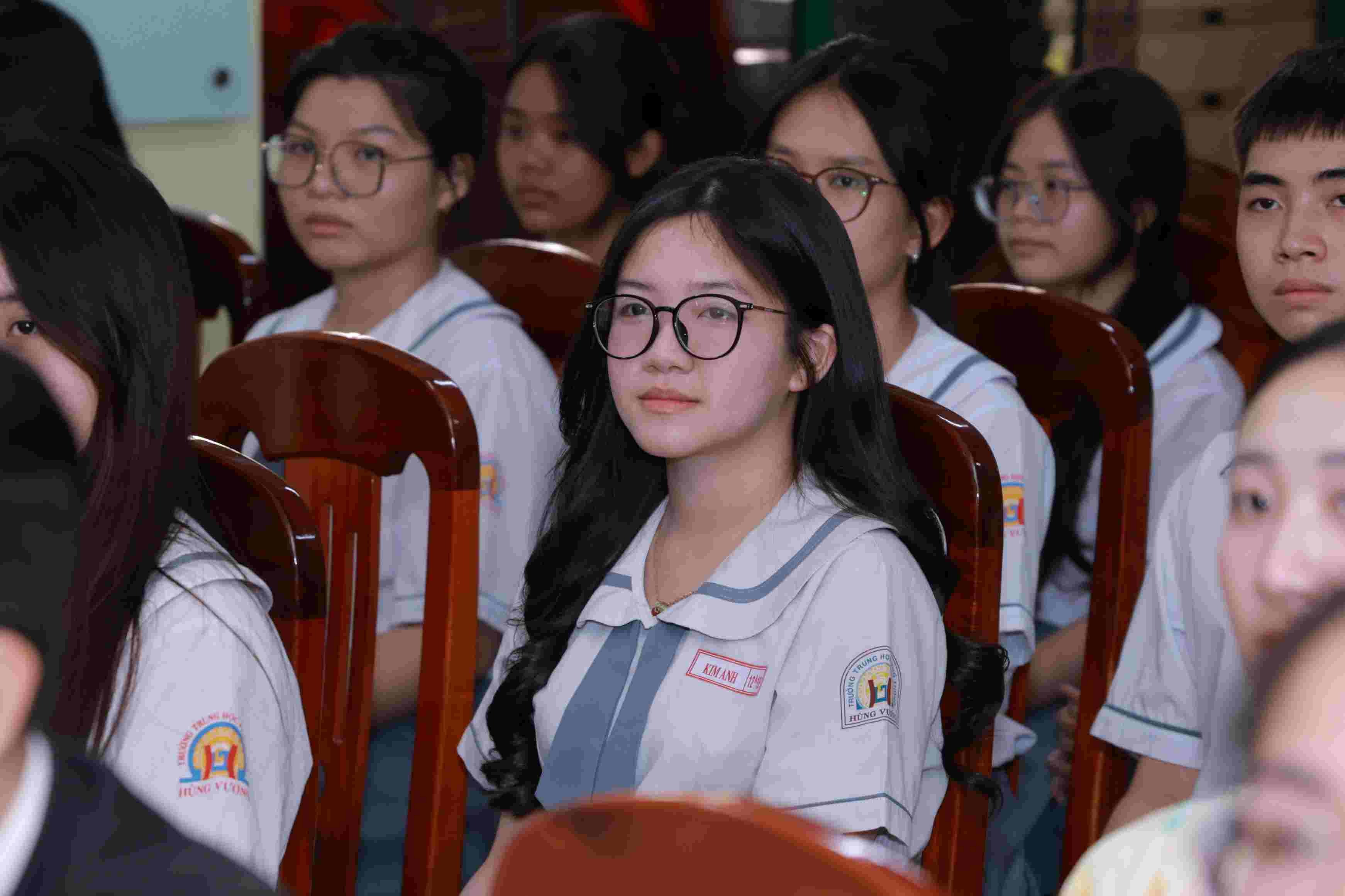 ThS - Hoa hậu Lê Âu Ngân Anh cùng HSU lan tỏa cảm hứng tự tin và sáng tạo tại THPT Hùng Vương