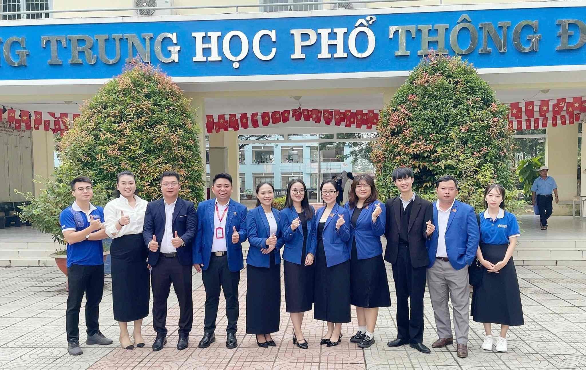 Khi Đại học Hoa Sen “gõ cửa” sân trường Long An đến với 2k8