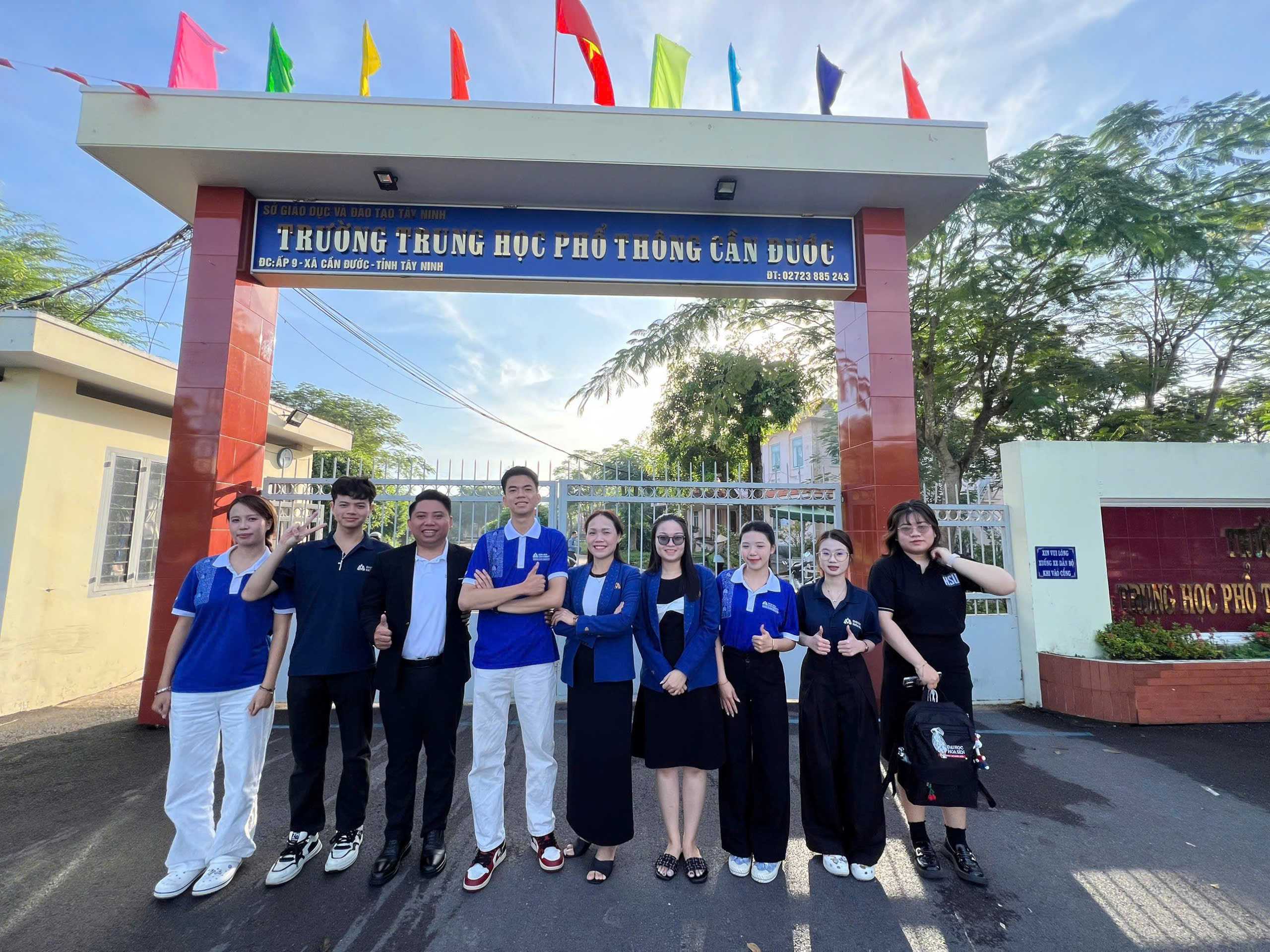 HSU “thổi lửa hướng nghiệp” đến học sinh THPT tại Tây Ninh