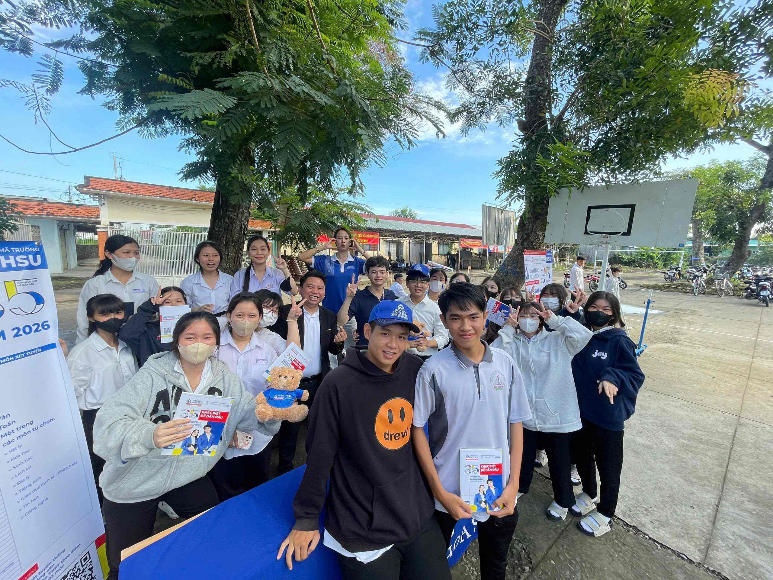 HSU “thổi lửa hướng nghiệp” đến học sinh THPT tại Tây Ninh