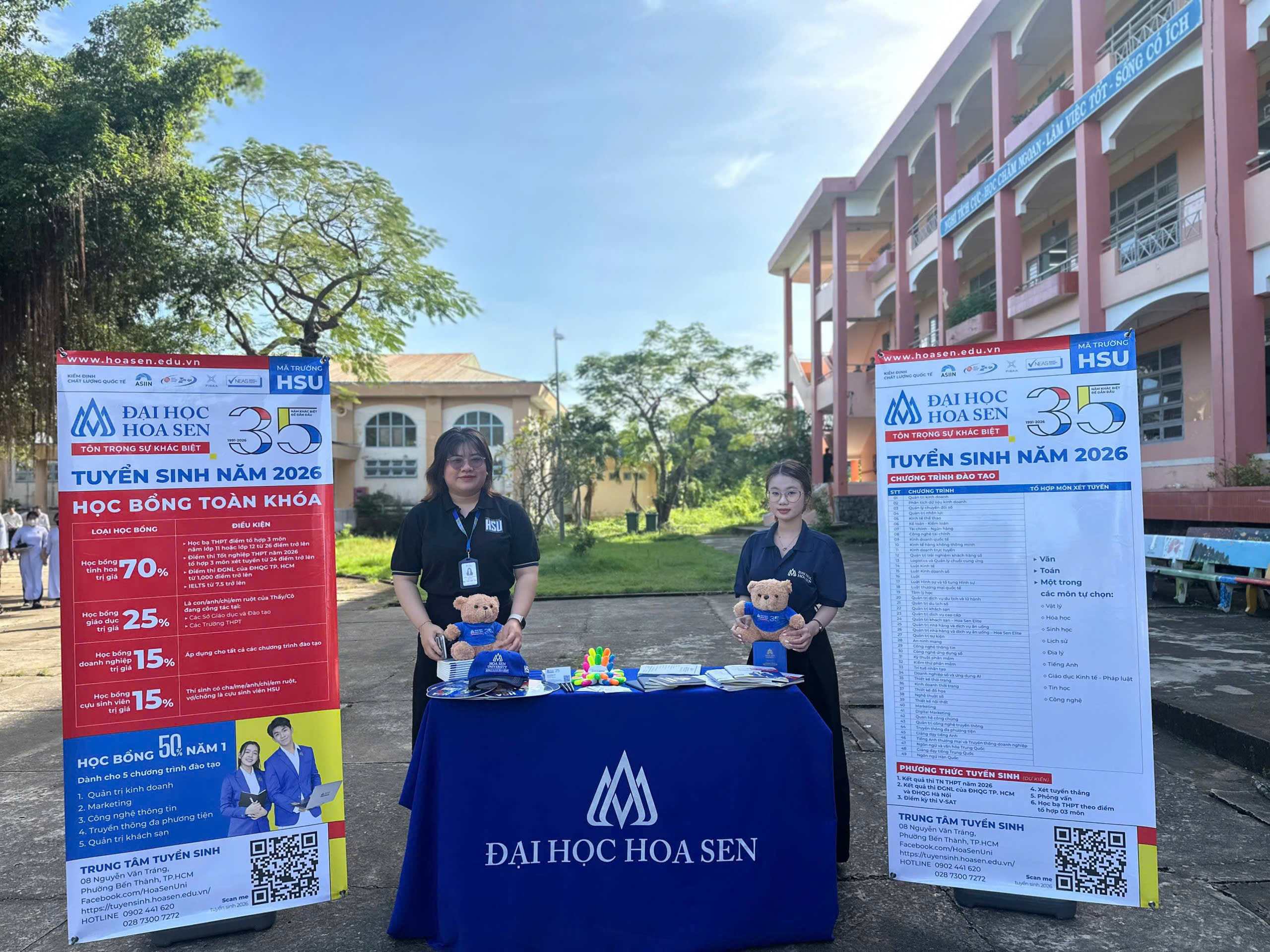 HSU “thổi lửa hướng nghiệp” đến học sinh THPT tại Tây Ninh