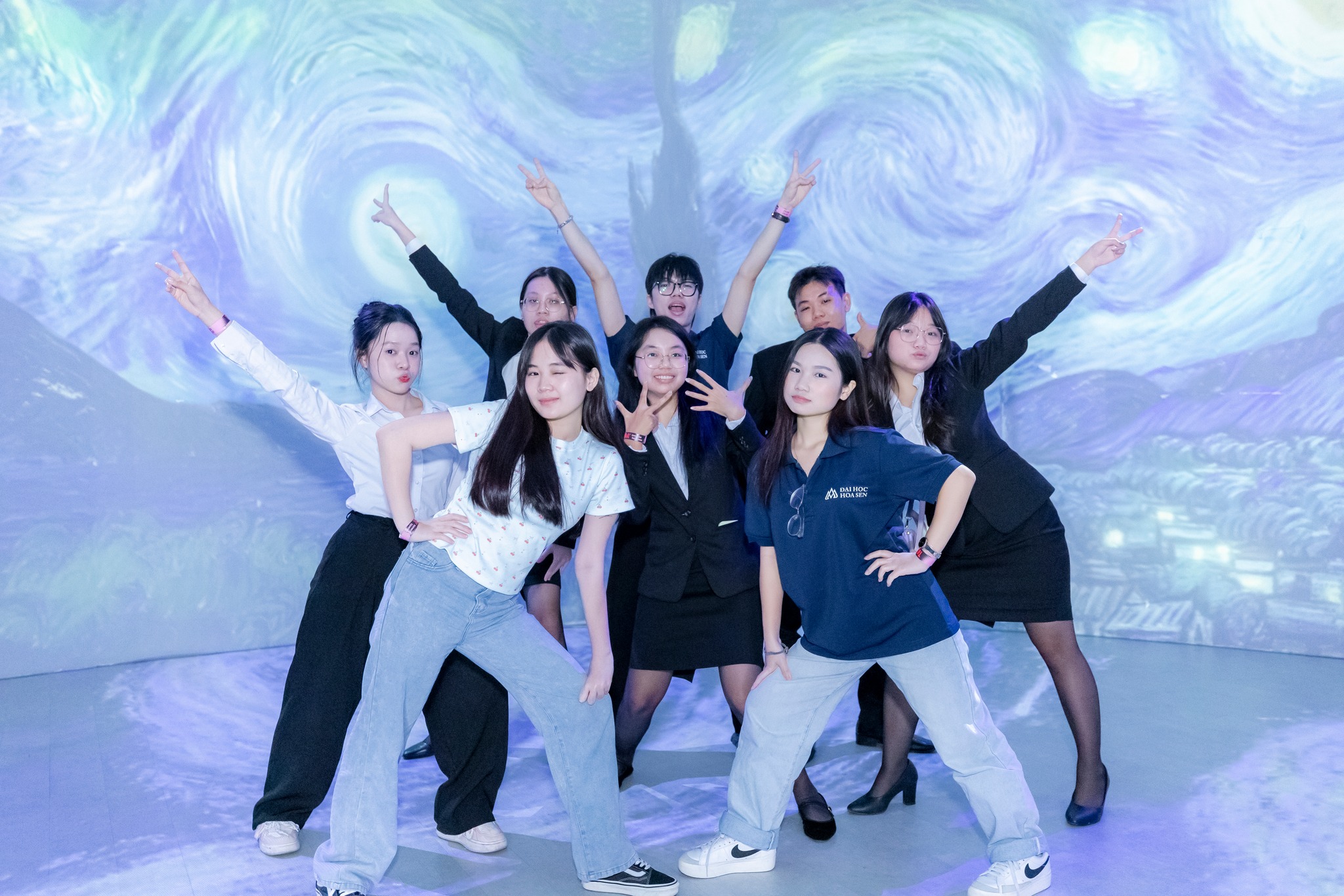 Chuyến trải nghiệm của sinh viên tại triển lãm “TỎA – Soul of Van Gogh”