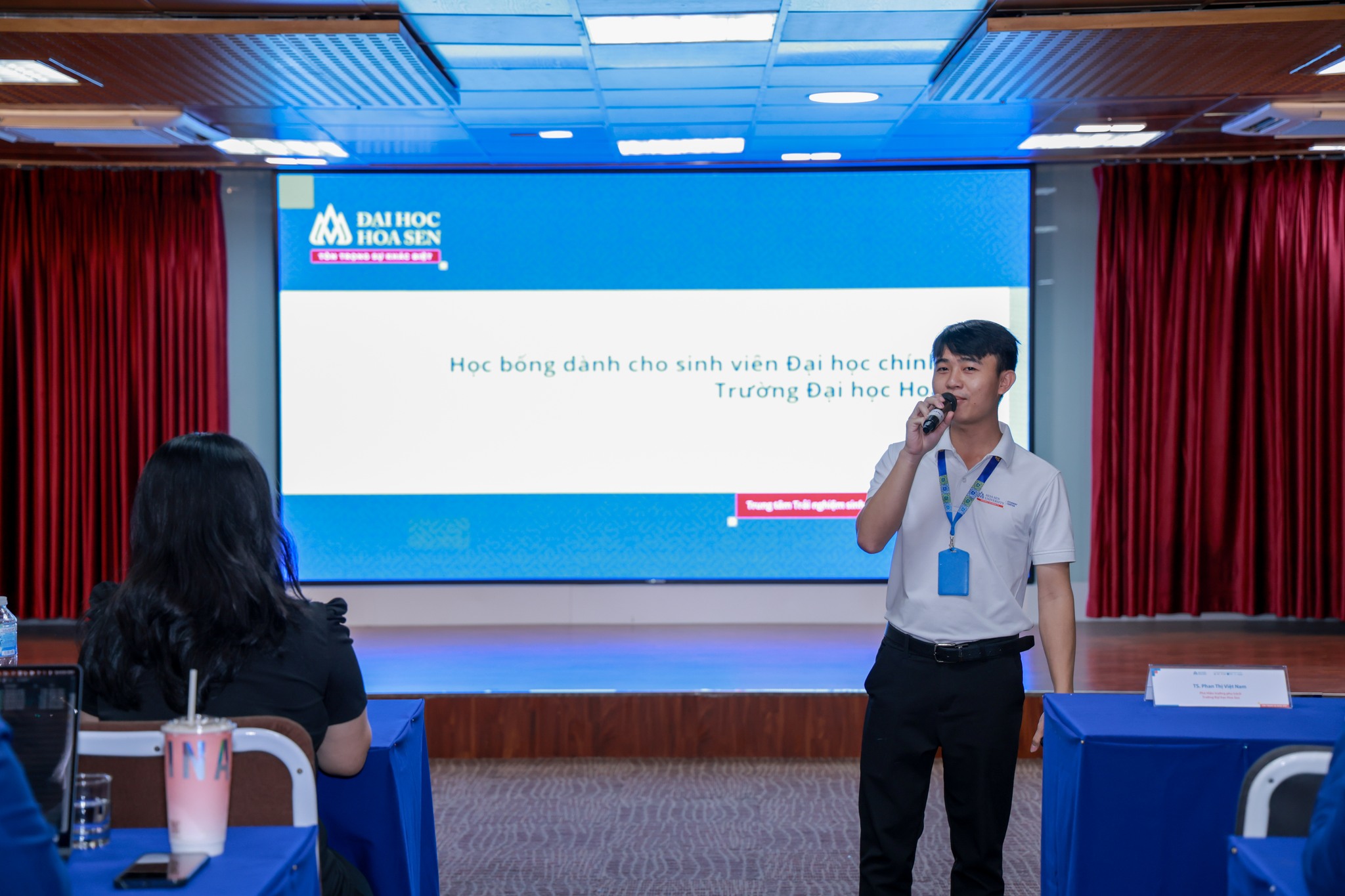 Lễ vinh danh 52 sinh viên nhận Học bổng Ưu tú: Lan tỏa ngọn lửa tri thức tại HSU