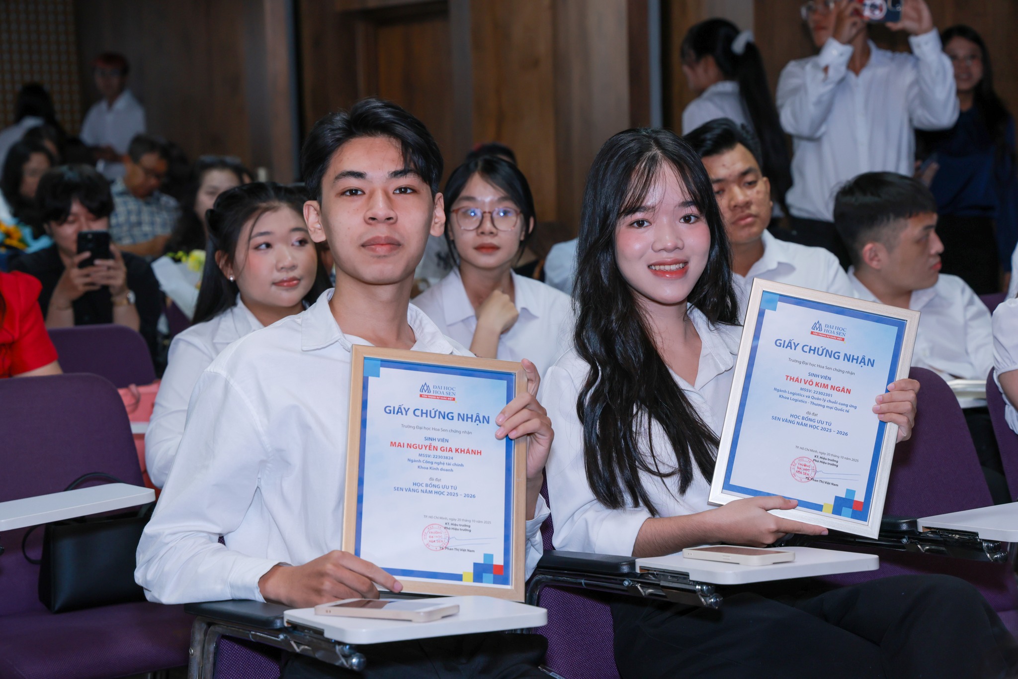 Lễ vinh danh 52 sinh viên nhận Học bổng Ưu tú: Lan tỏa ngọn lửa tri thức tại HSU