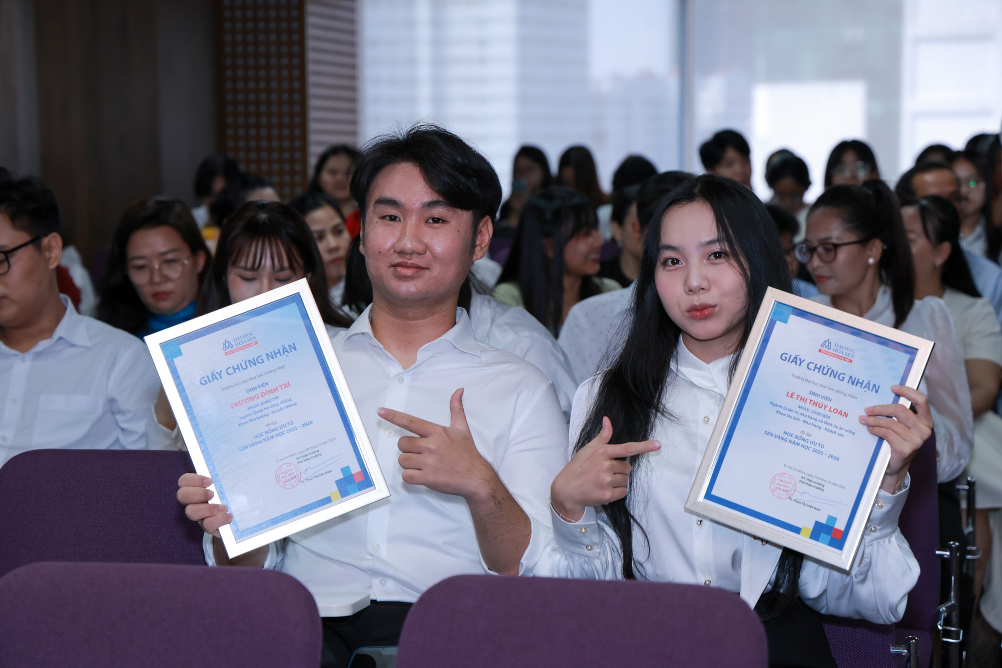 Lễ vinh danh 52 sinh viên nhận Học bổng Ưu tú: Lan tỏa ngọn lửa tri thức tại HSU