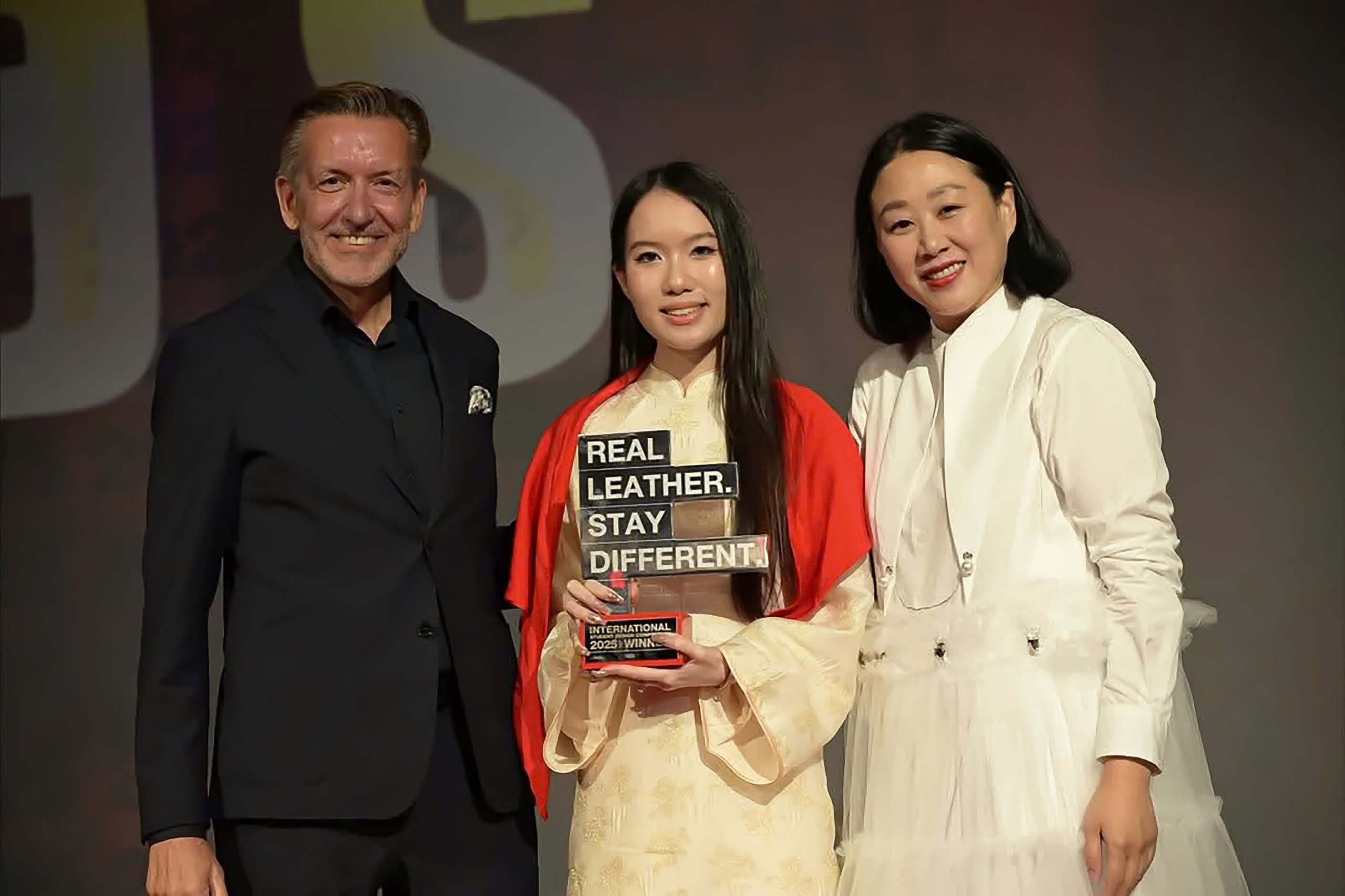 Thủ Khoa Ngành Thiết Kế Thời Trang HSU Tỏa Sáng Tại Cuộc Thi “Real Leather. Stay Different 2025”