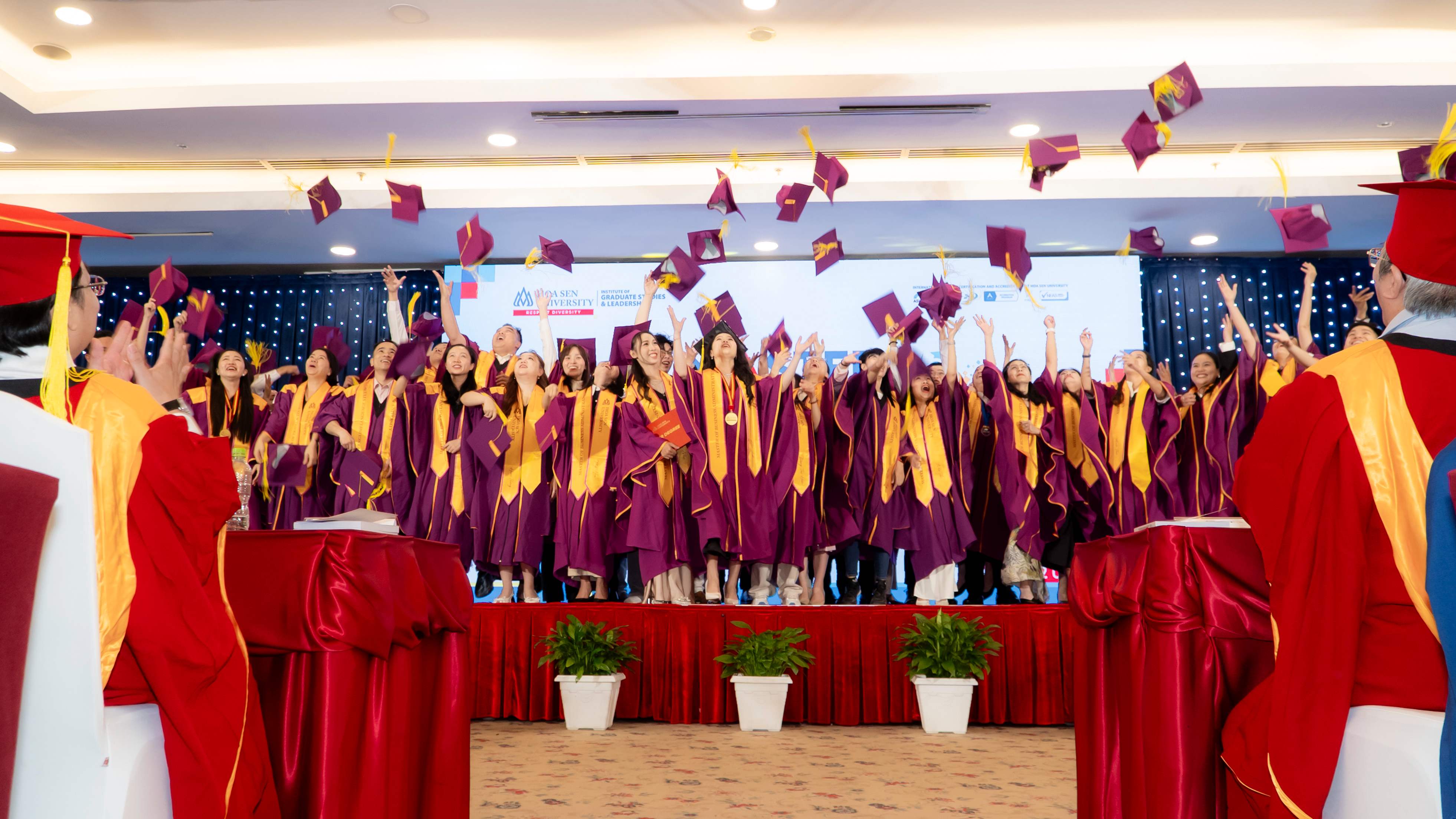 Phạm Huỳnh Hương – Thủ khoa HSU: 5 năm, 2 lần bước lên bục vinh danh