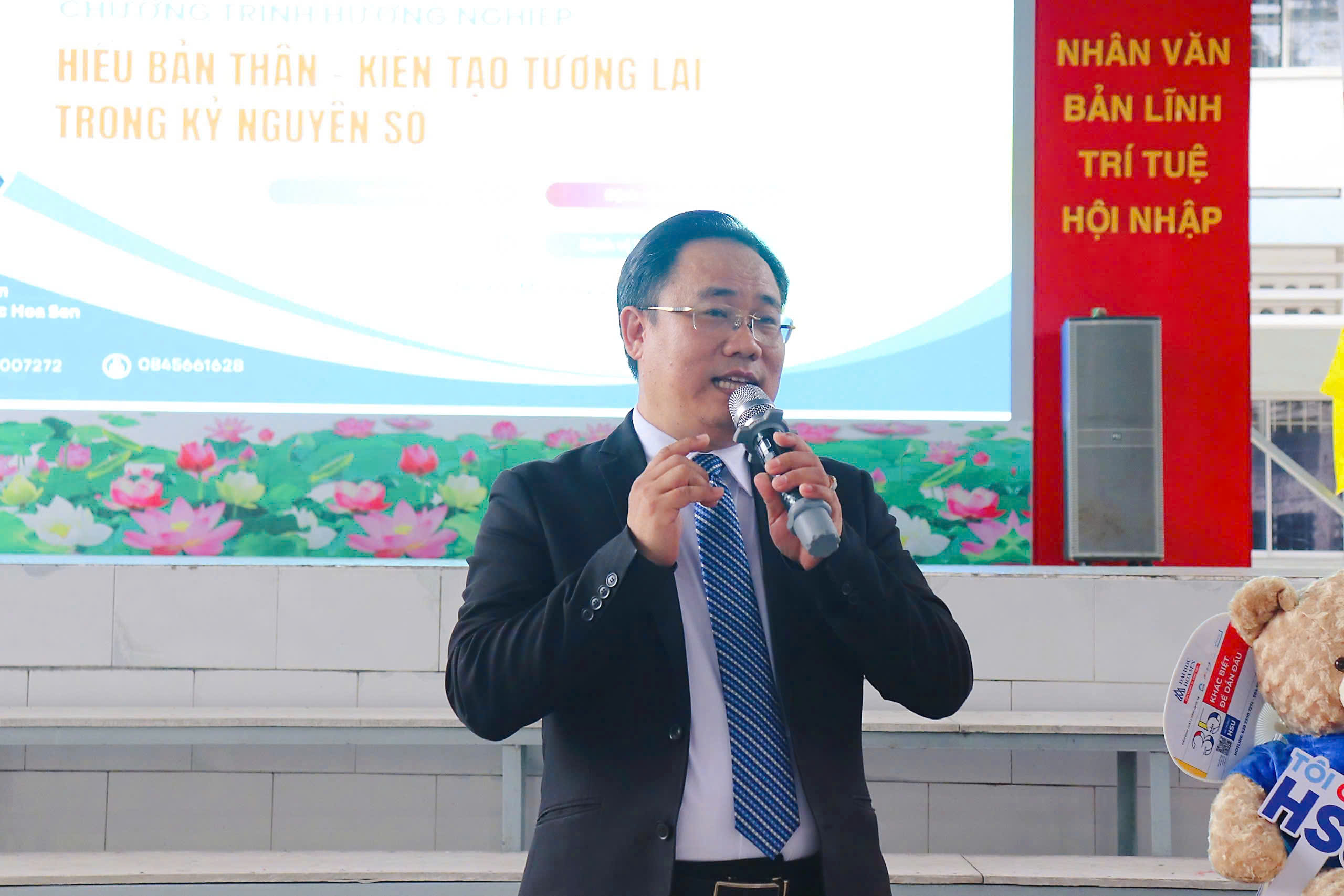 “Hiểu bản thân – Kiến tạo tương lai”: HSU đồng hành cùng THPT Hoàng Hoa Thám định hướng tương