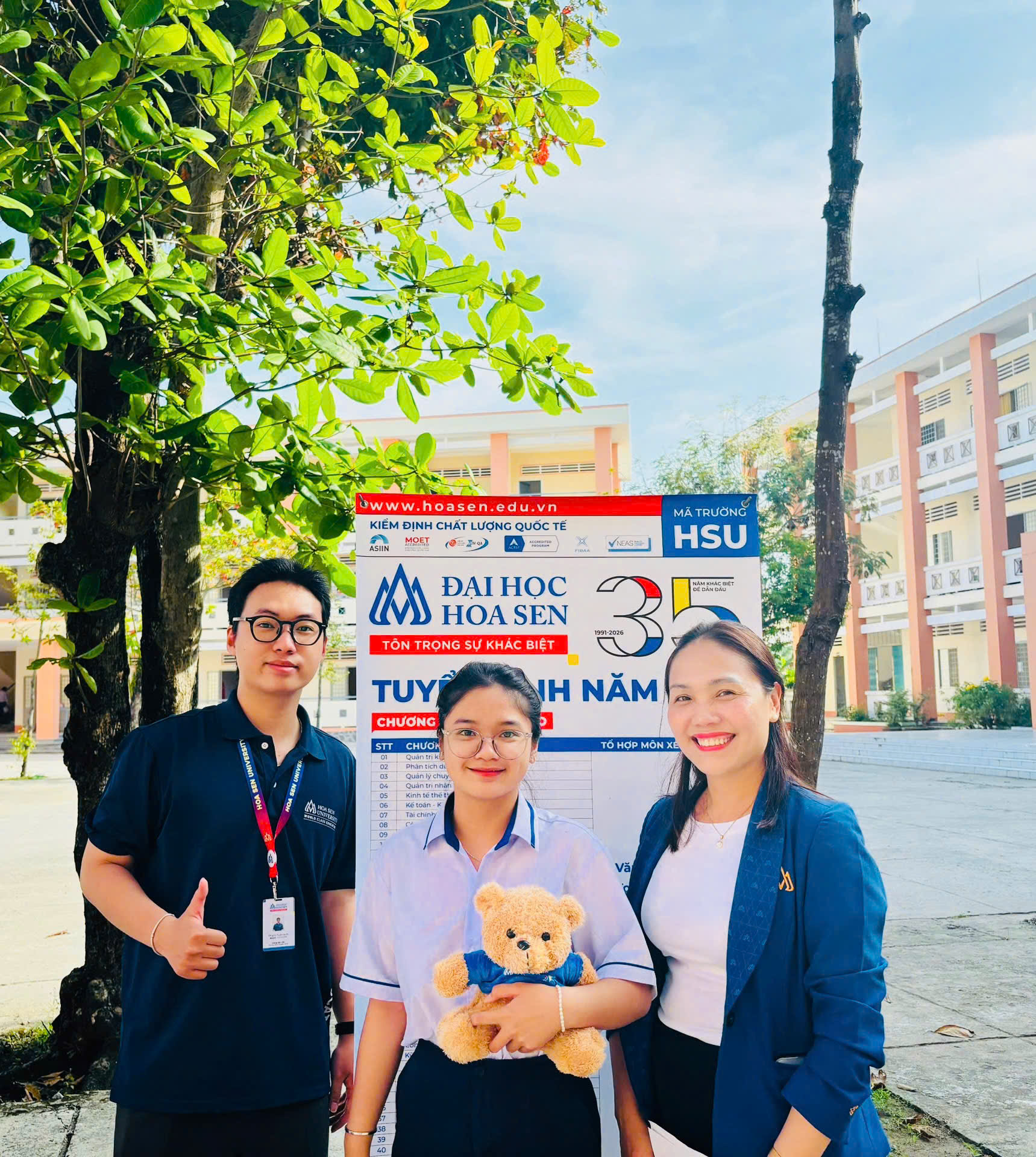 Sinh viên Hoa Sen đồng hành cùng học sinh An Giang trên hành trình chinh phục học bổng