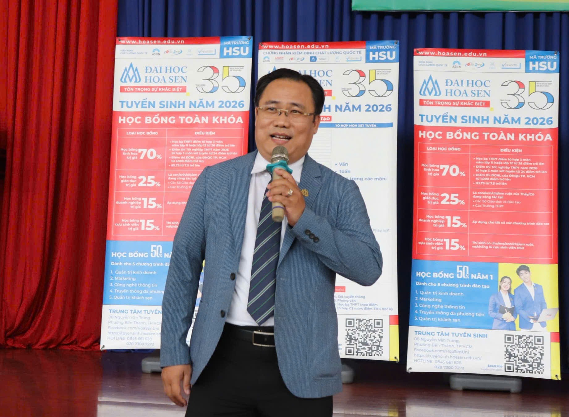 Hơn 500 học sinh THPT Chu Văn An tham gia hướng nghiệp cùng HSU