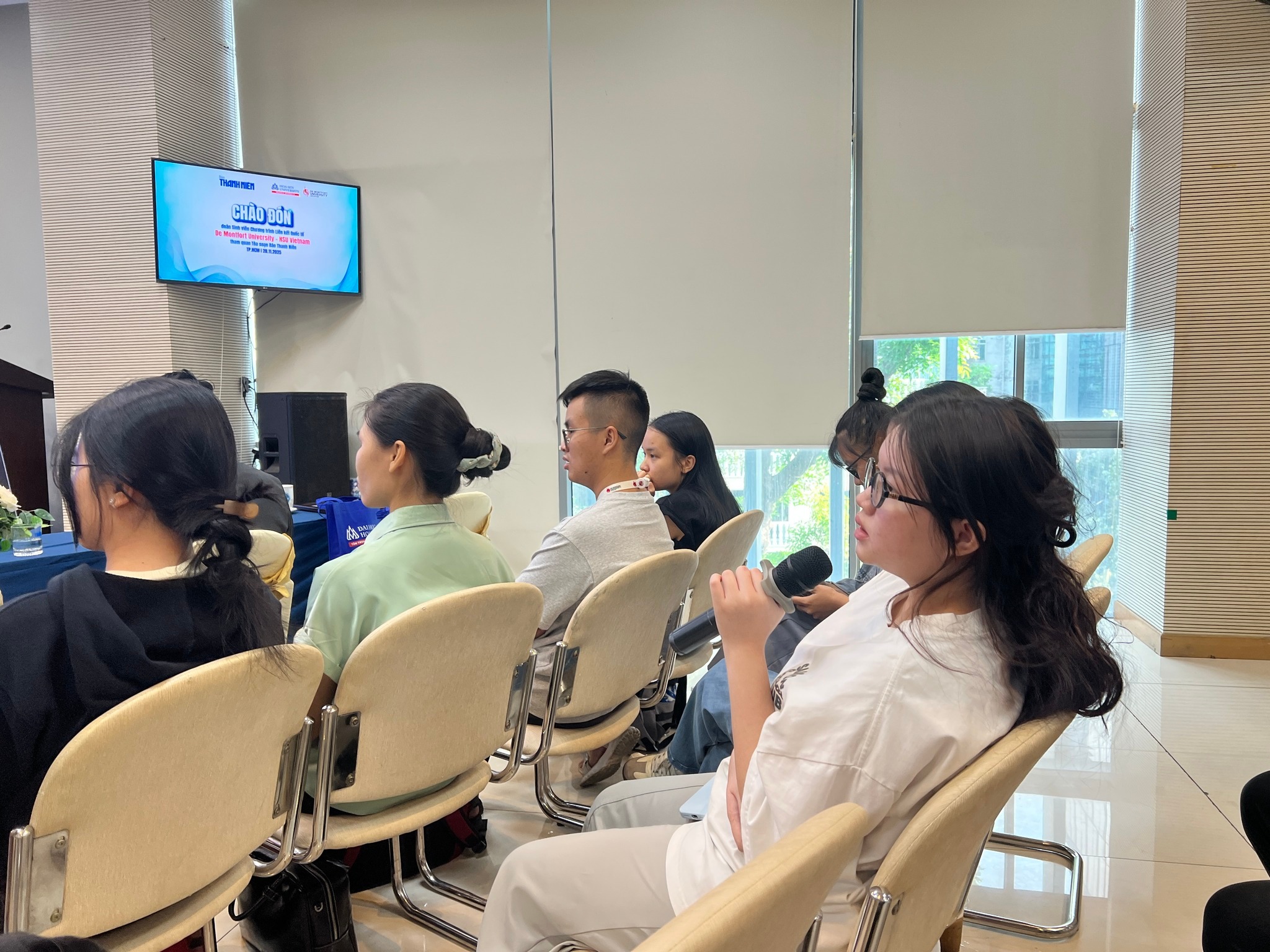 Sinh viên DMU học thực chiến tại Báo Thanh Niên - nối sóng với hơn 10 cơ sở DMU toàn cầu