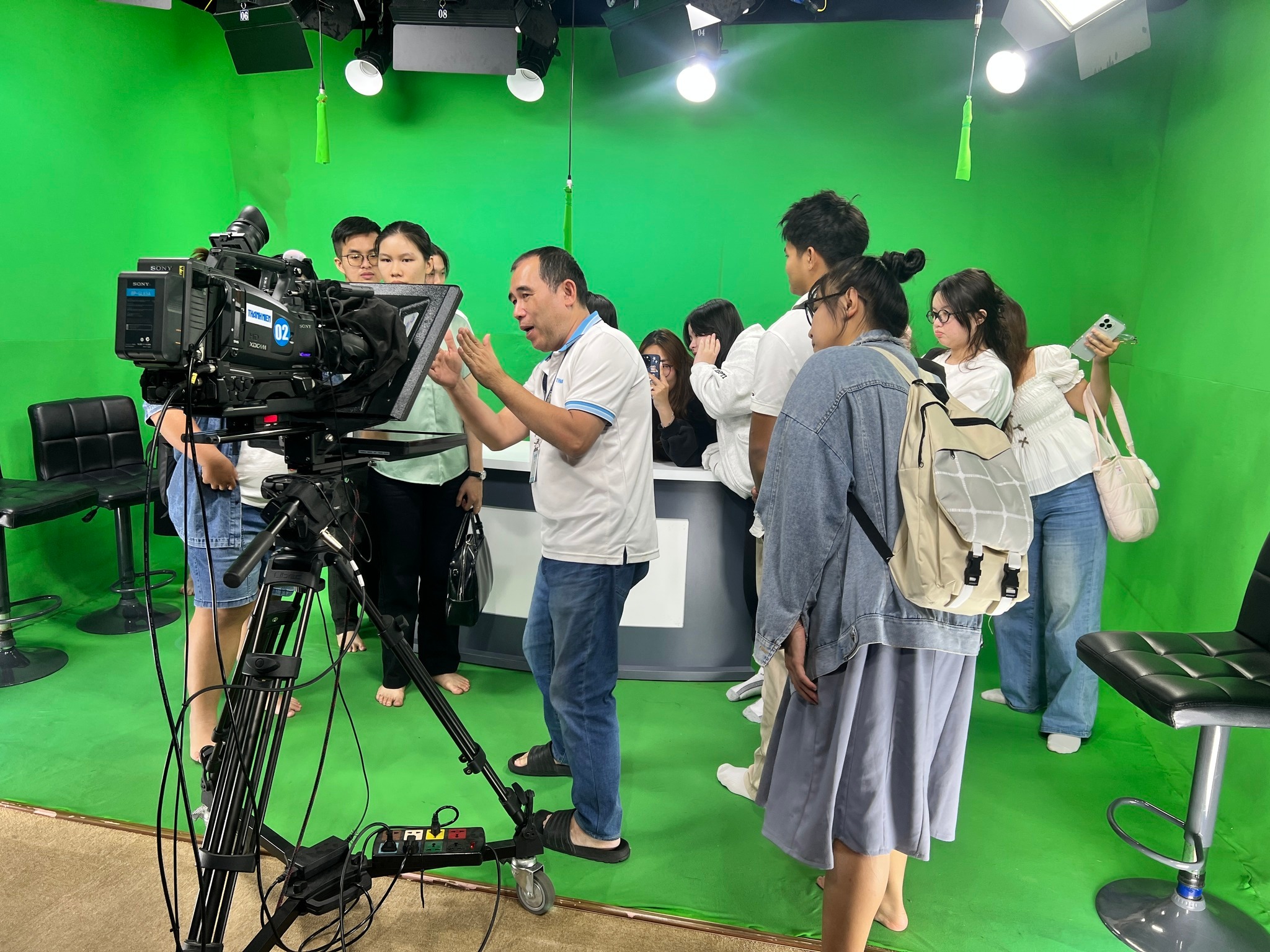 Sinh viên DMU học thực chiến tại Báo Thanh Niên - nối sóng với hơn 10 cơ sở DMU toàn cầu