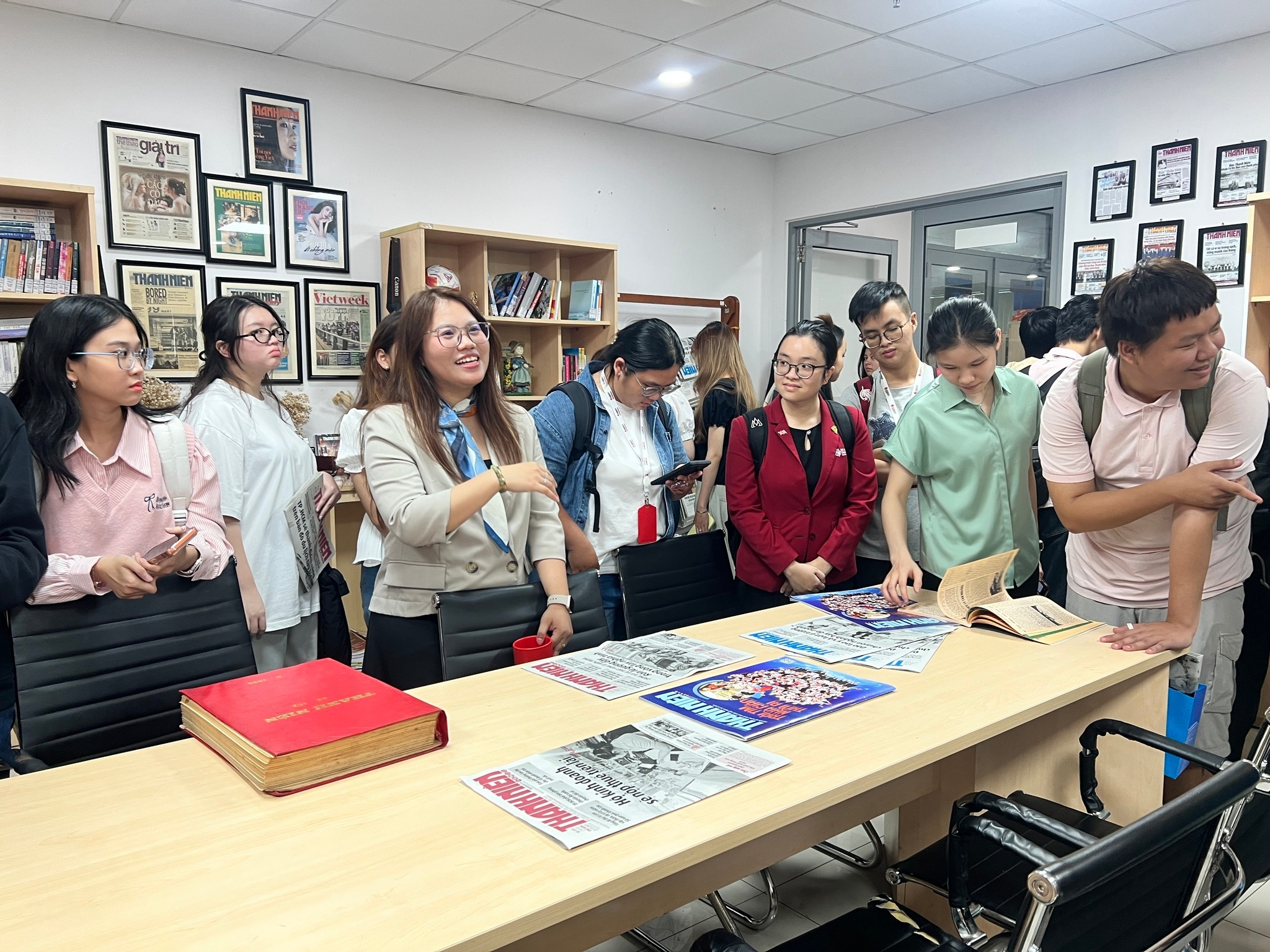 Sinh viên DMU học thực chiến tại Báo Thanh Niên - nối sóng với hơn 10 cơ sở DMU toàn cầu