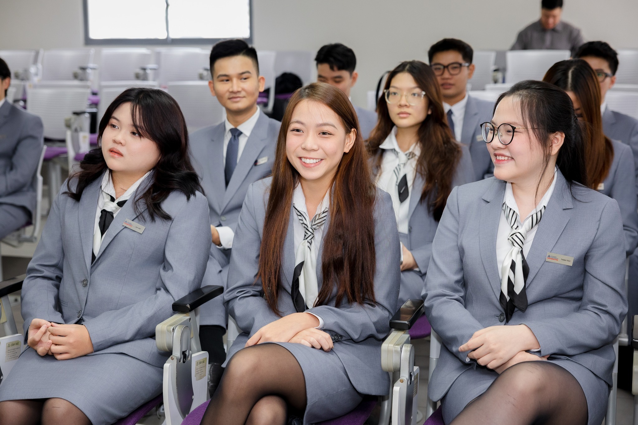 Sinh viên Hoa Sen Elite hoàn thiện diện mạo và phong thái khởi đầu của một chuyên gia