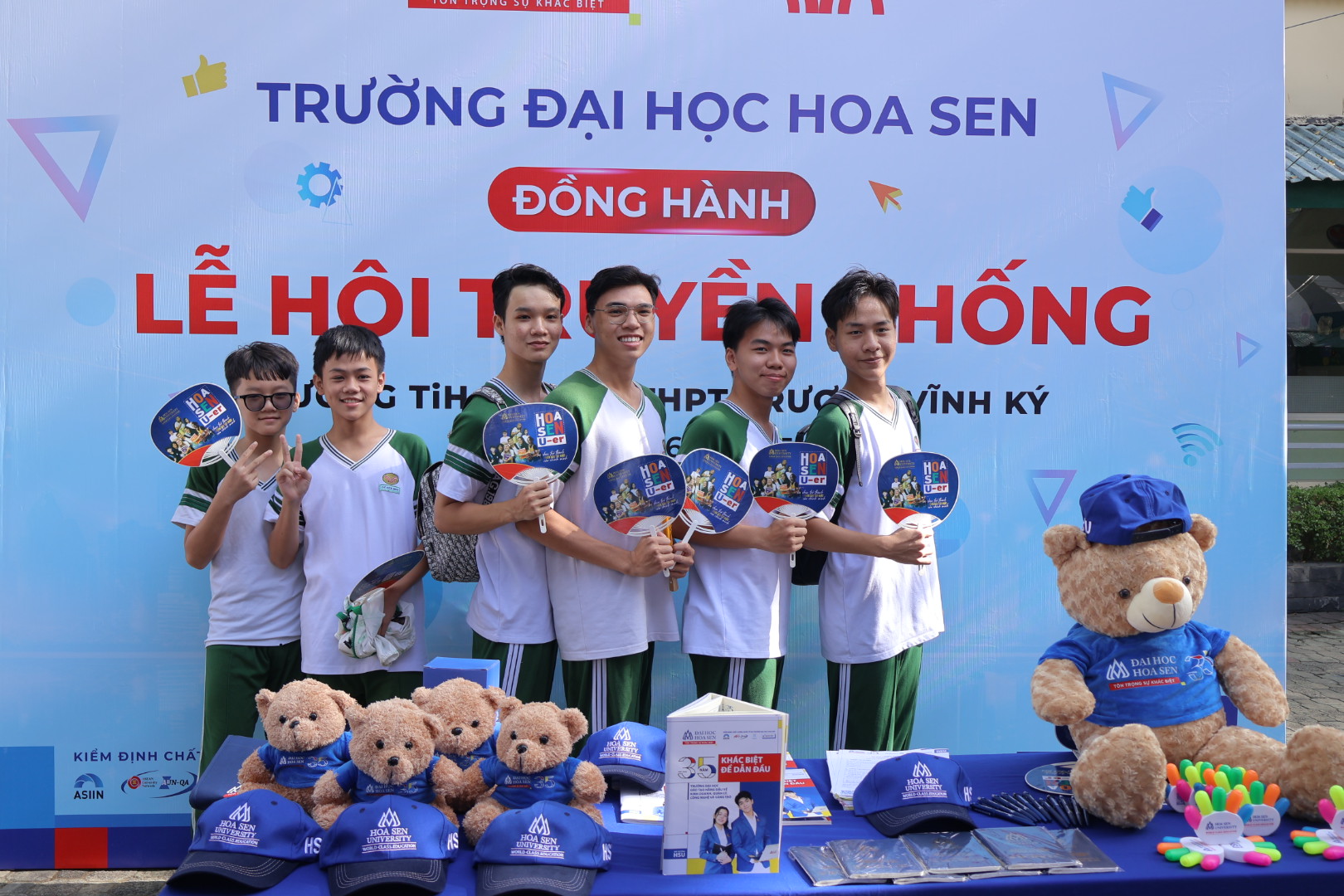 Lễ hội Truyền thống Trương Vĩnh Ký lần thứ 29 cùng HSU trải nghiệm công nghệ hiện đại