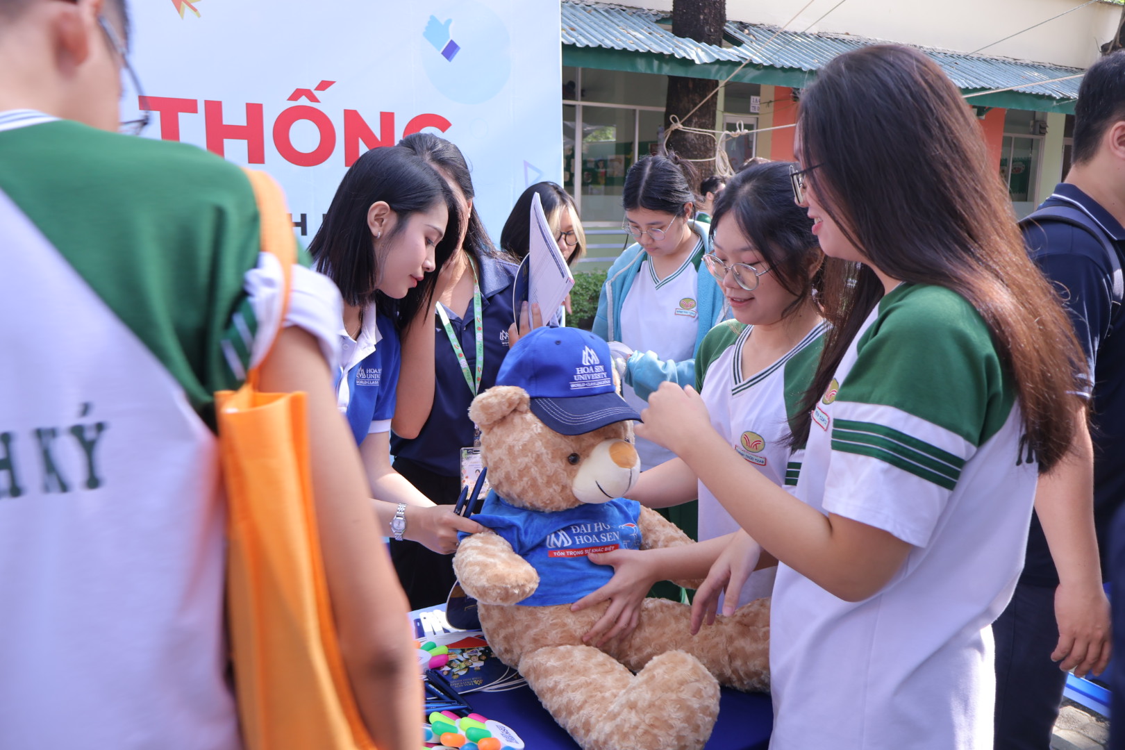 Lễ hội Truyền thống Trương Vĩnh Ký lần thứ 29 cùng HSU trải nghiệm công nghệ hiện đại