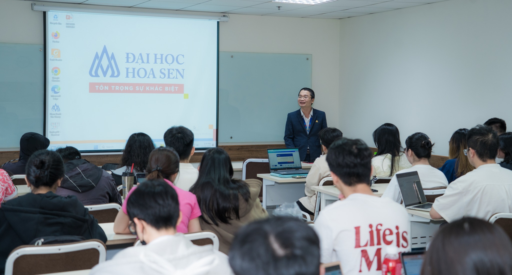 Khởi động sân chơi nghiên cứu khoa học sinh viên lần 15: Truyền lửa đam mê - mở đường ý tưởng mới