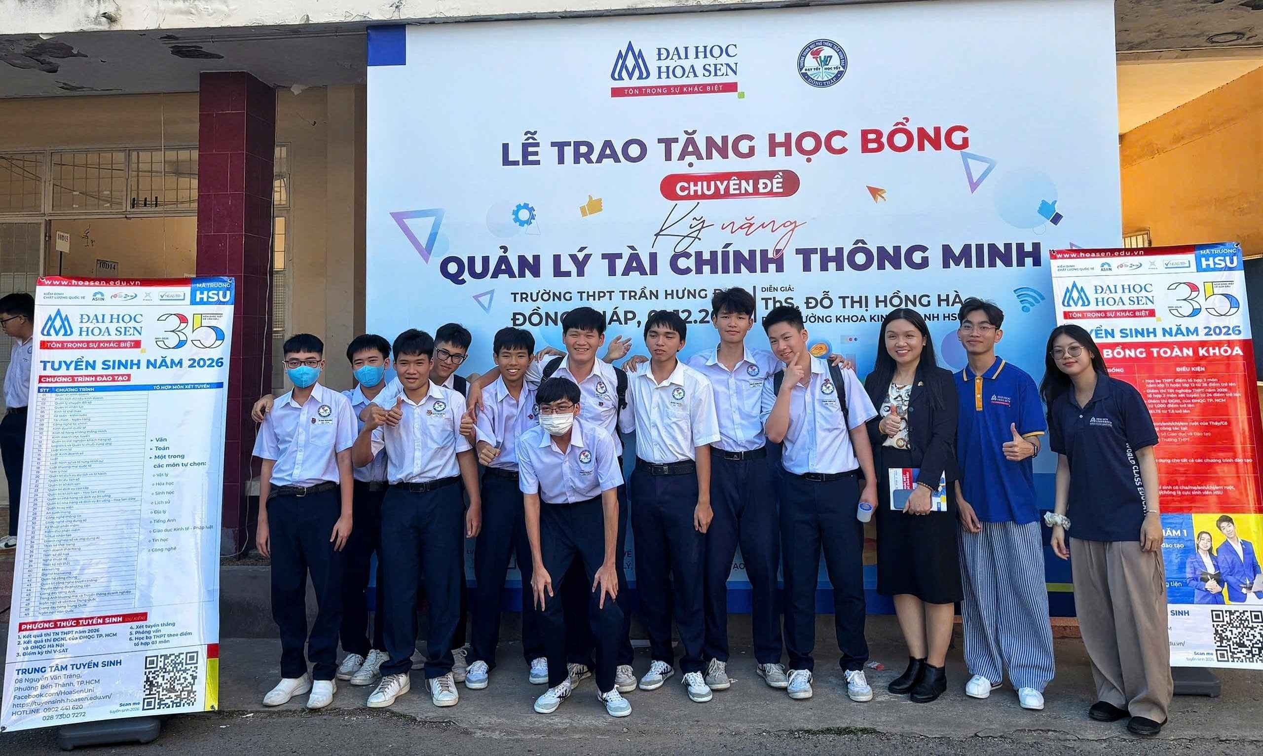 HSU trao 51 suất học bổng trị giá 3,5 tỷ đồng tại THPT Trần Hưng Đạo