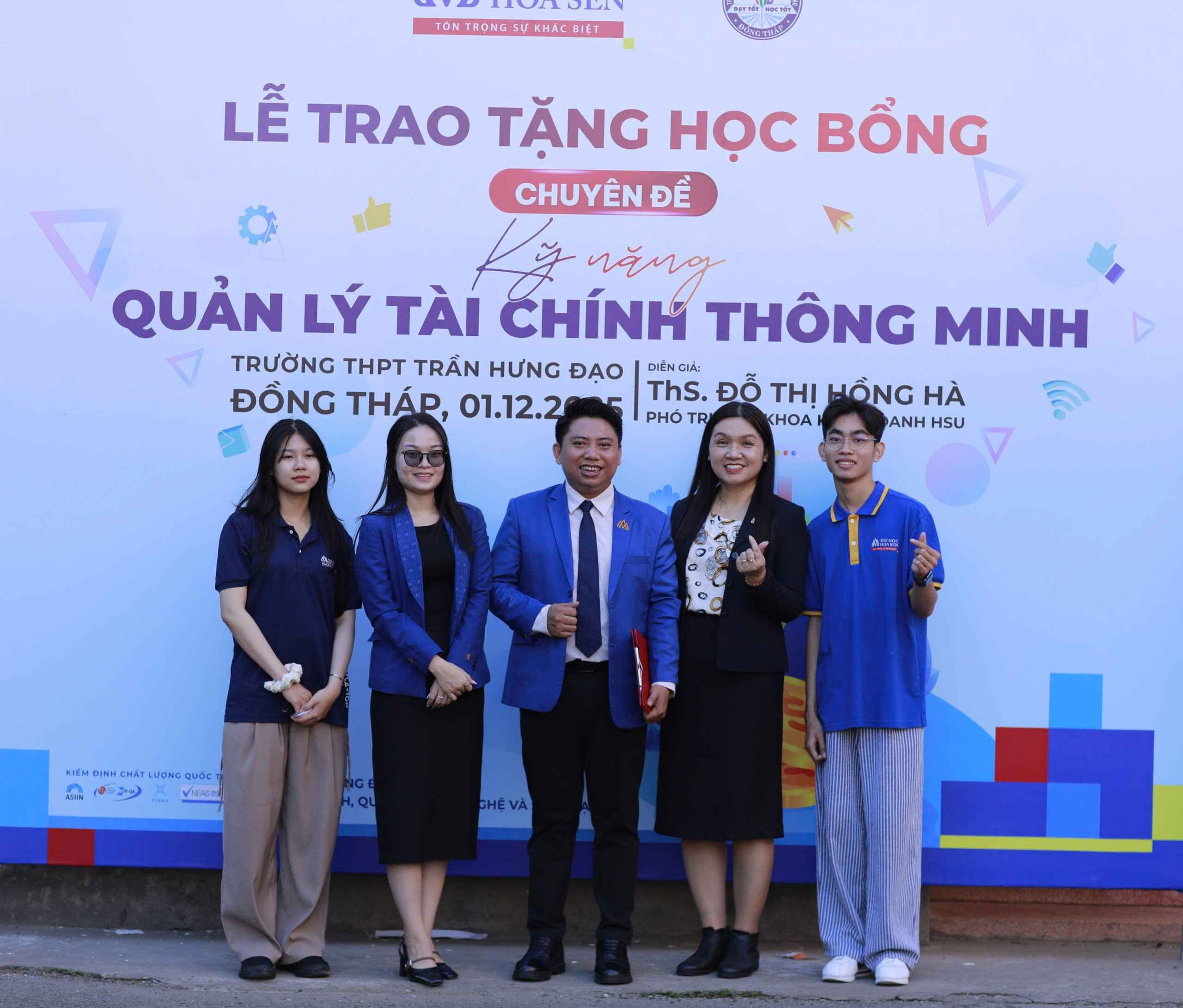 HSU trao 51 suất học bổng trị giá 3,5 tỷ đồng tại THPT Trần Hưng Đạo
