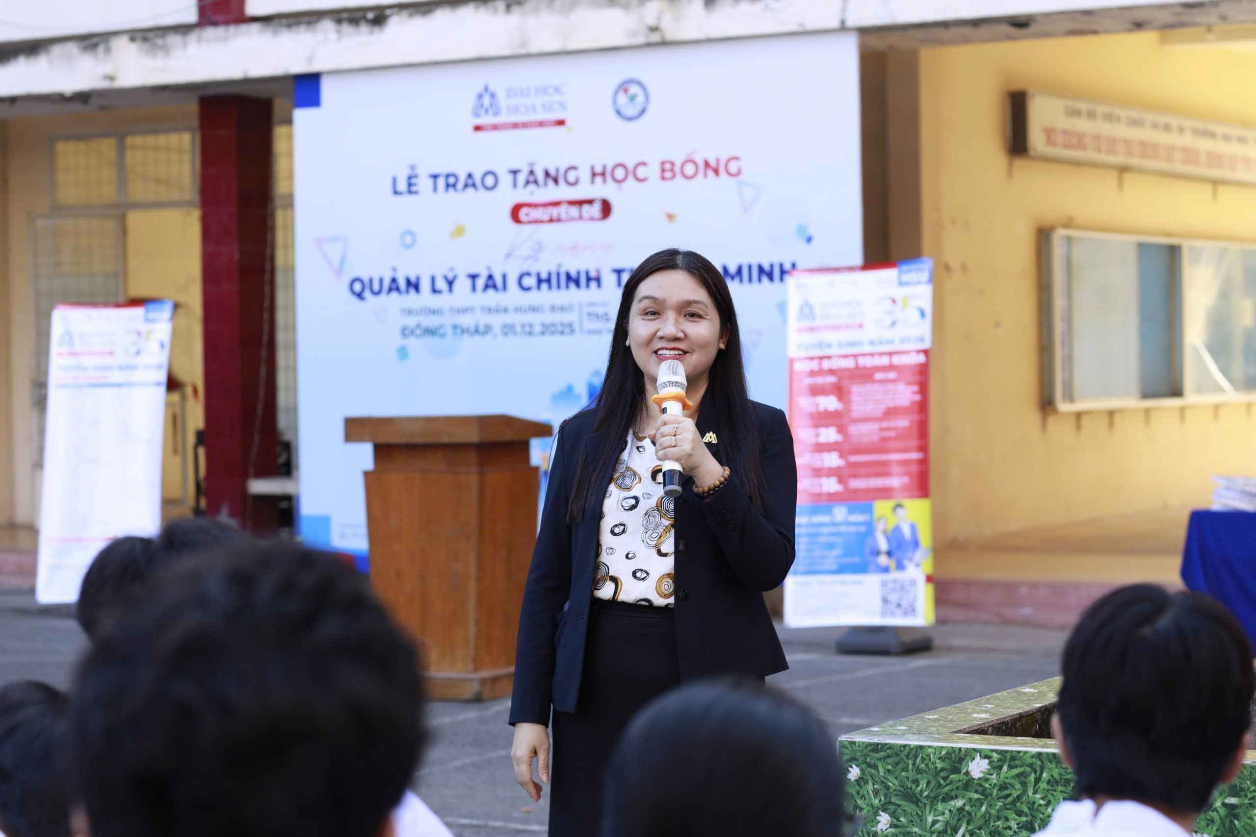 HSU trao 51 suất học bổng trị giá 3,5 tỷ đồng tại THPT Trần Hưng Đạo