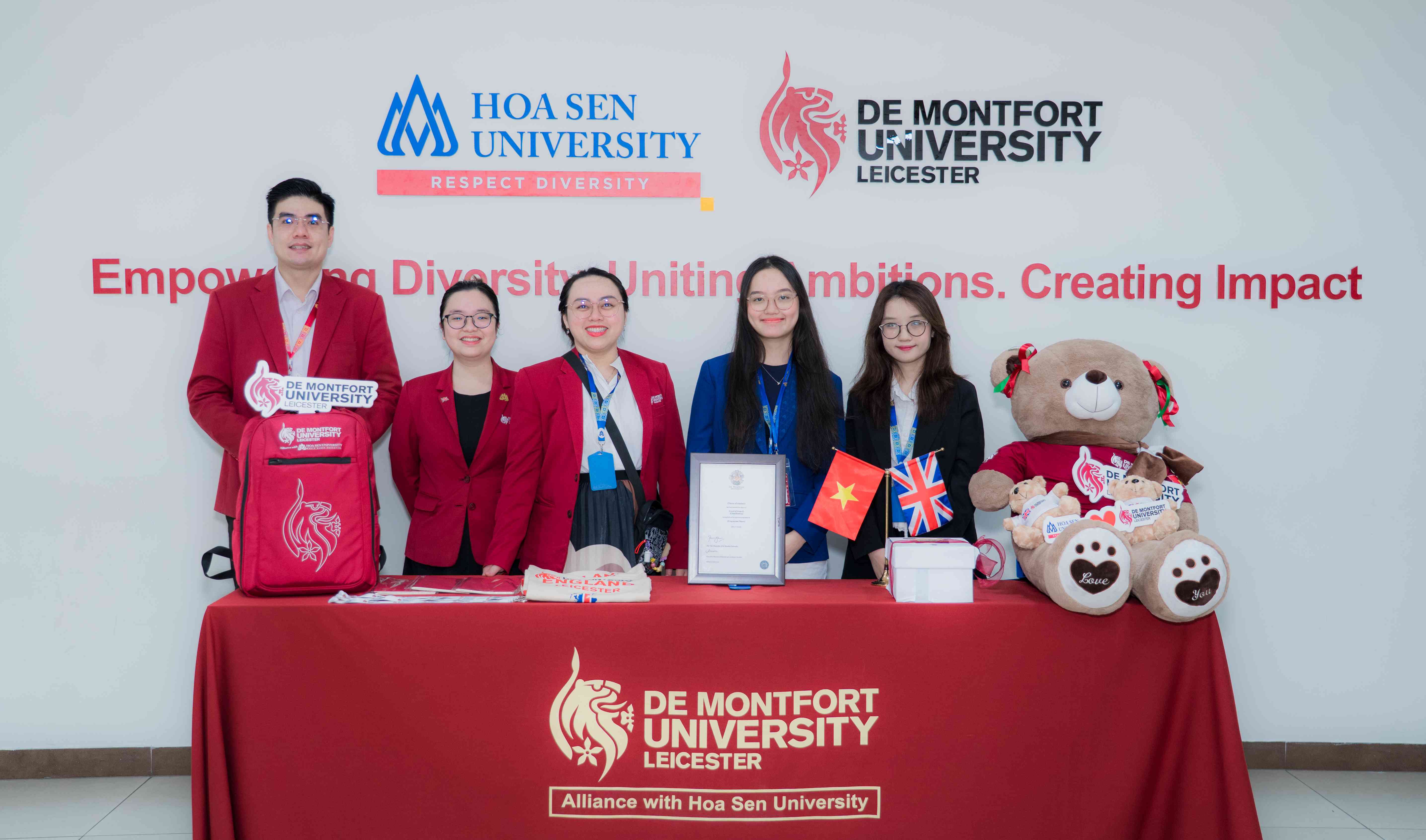 Học sinh THPT Ten Lơ Man trải nghiệm Đại học Hoa Sen – Bước đầu định hướng tương lai