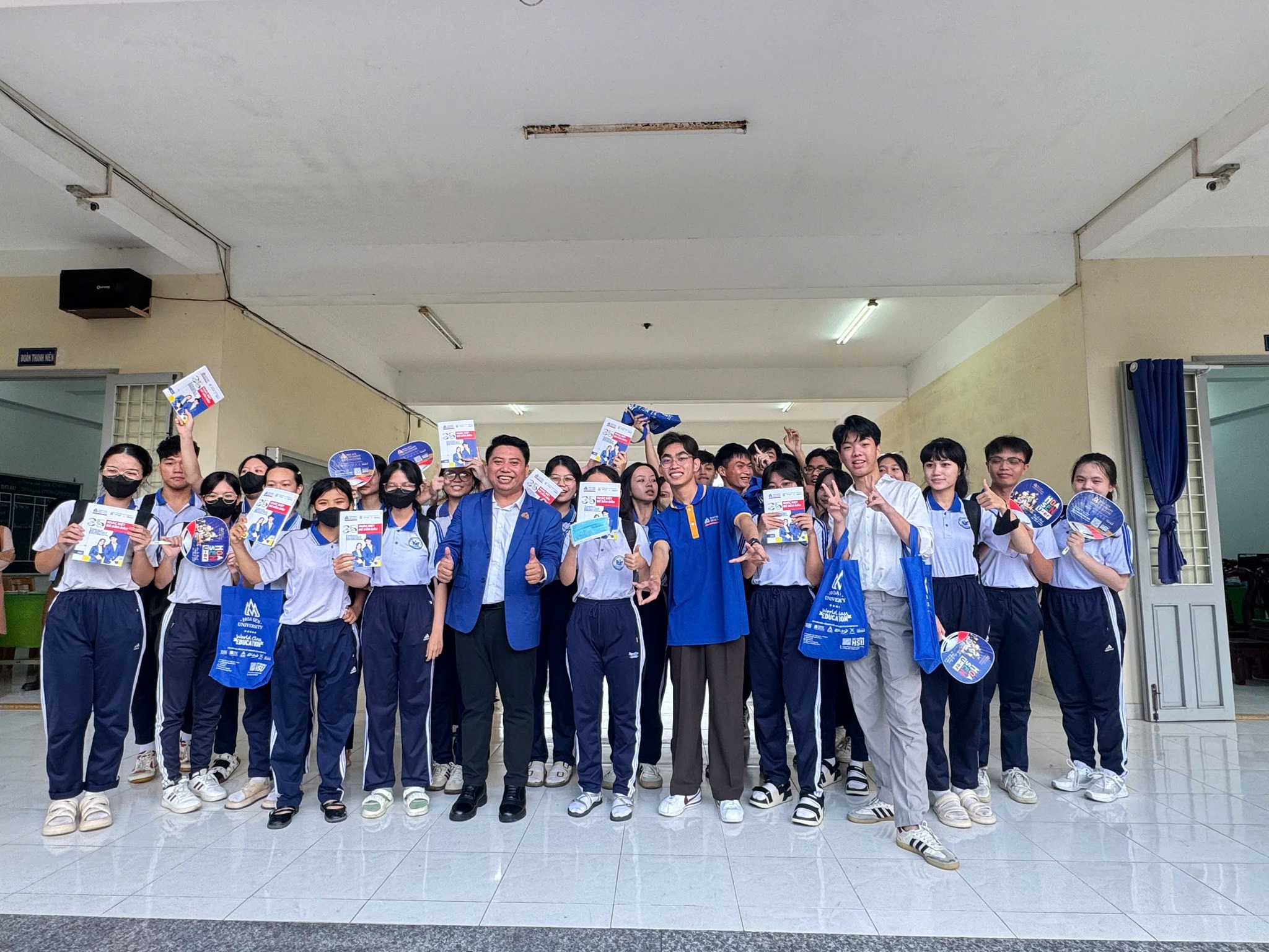 HSU mang “Bản đồ tương lai” đến học sinh Đồng Tháp trong giờ ra chơi