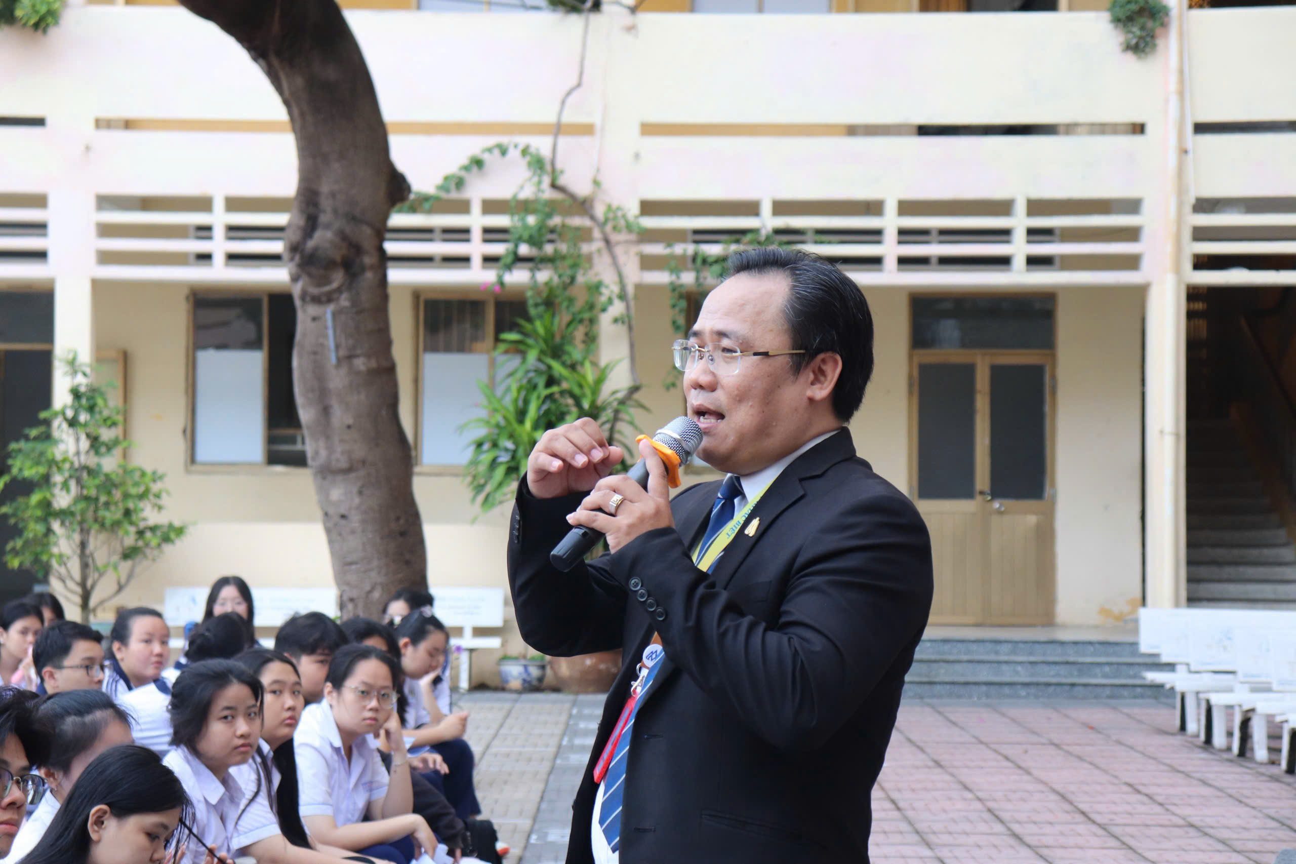 Từ sân trường THPT Lê Hồng Phong đến giấc mơ học bổng Đại học Hoa Sen 2026