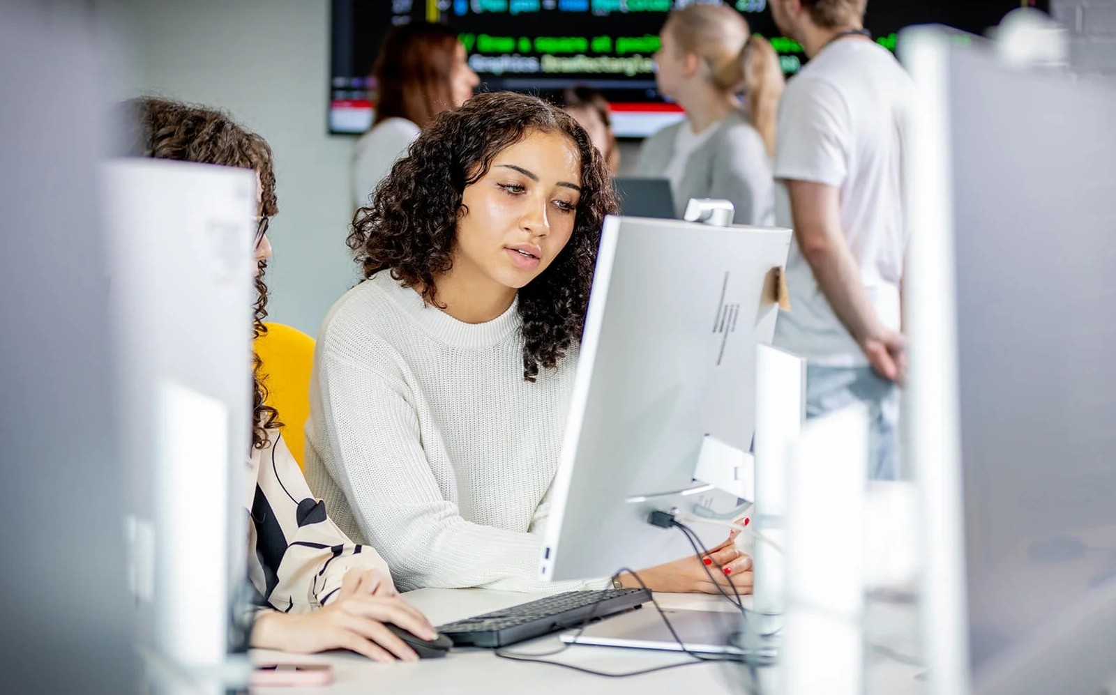 Chương trình Quản trị kinh doanh (Chương trình liên kết quốc tế DMU - HSU)