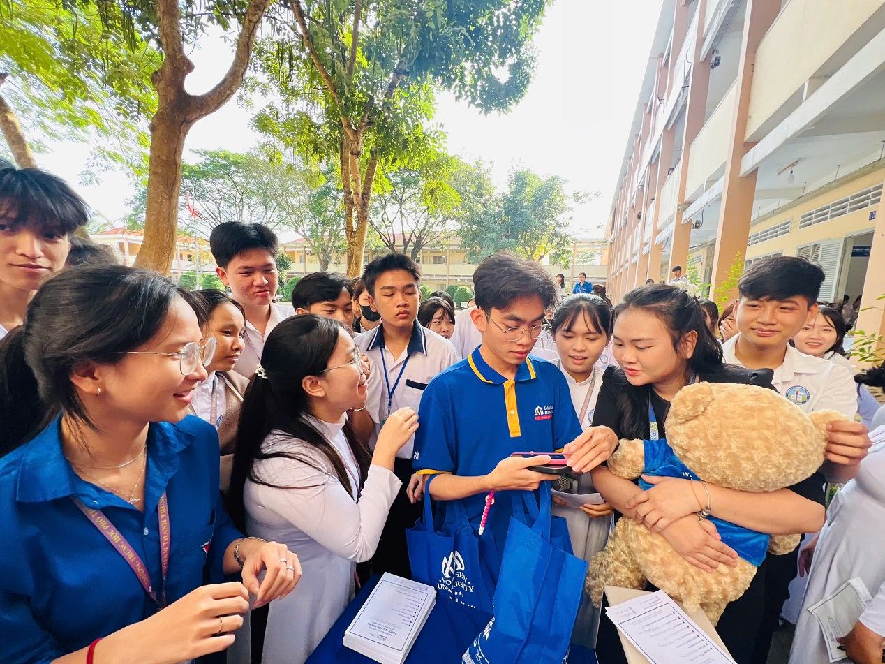 Hành trình truyền cảm hứng của Đại sứ HSU đến tỉnh Vĩnh Long