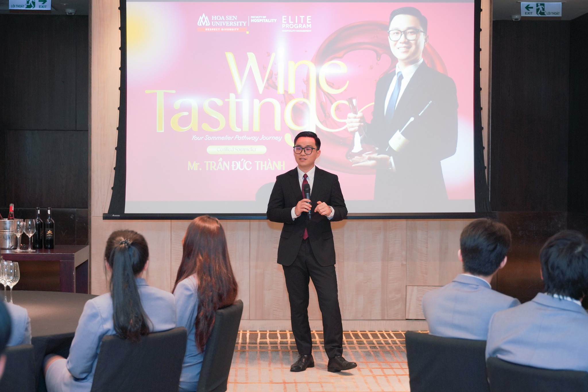 Workshop rượu vang hoạt động trải nghiệm độc quyền của Chương trình Hoa Sen Elite