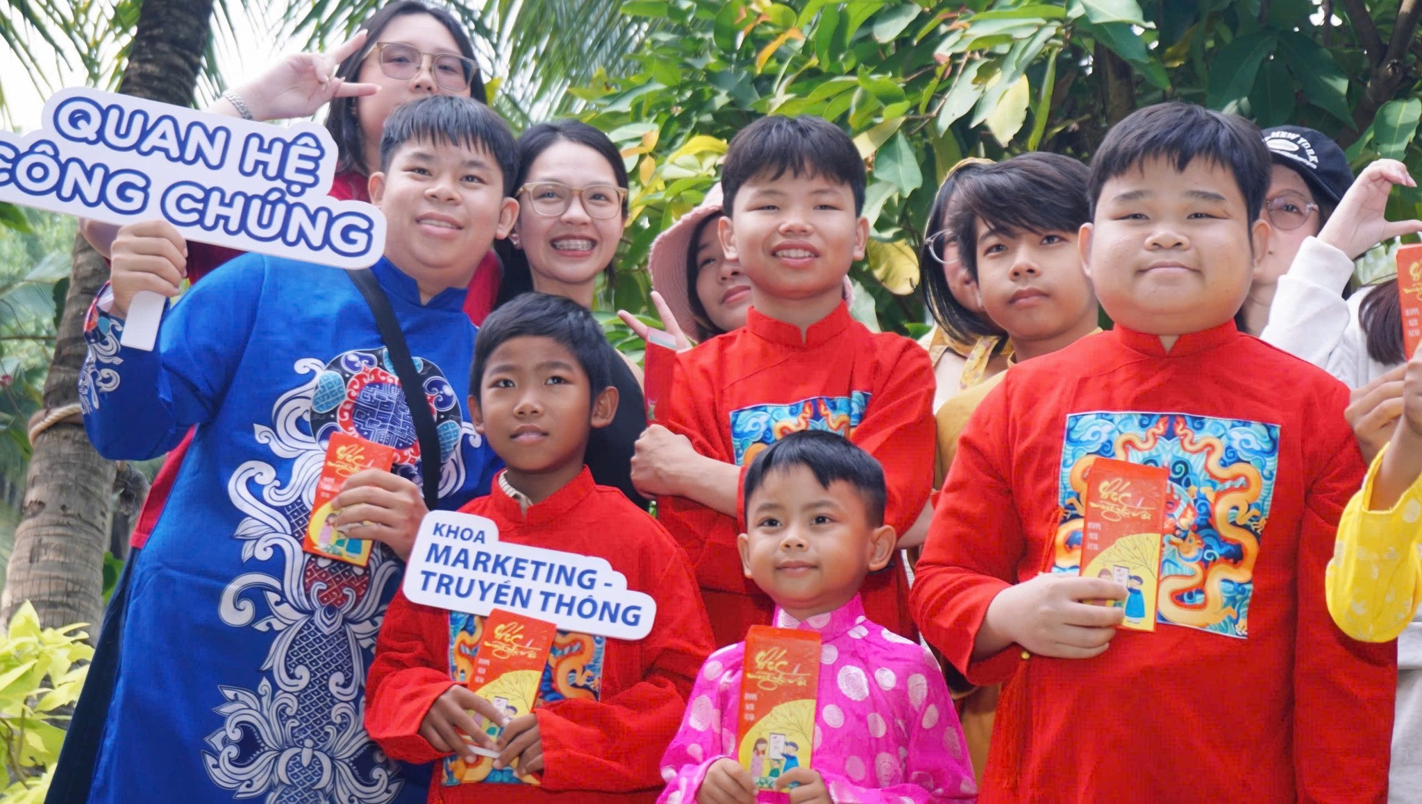 Tết ấm áp cùng sinh viên HSU: Đồng hành bệnh nhi suy thận