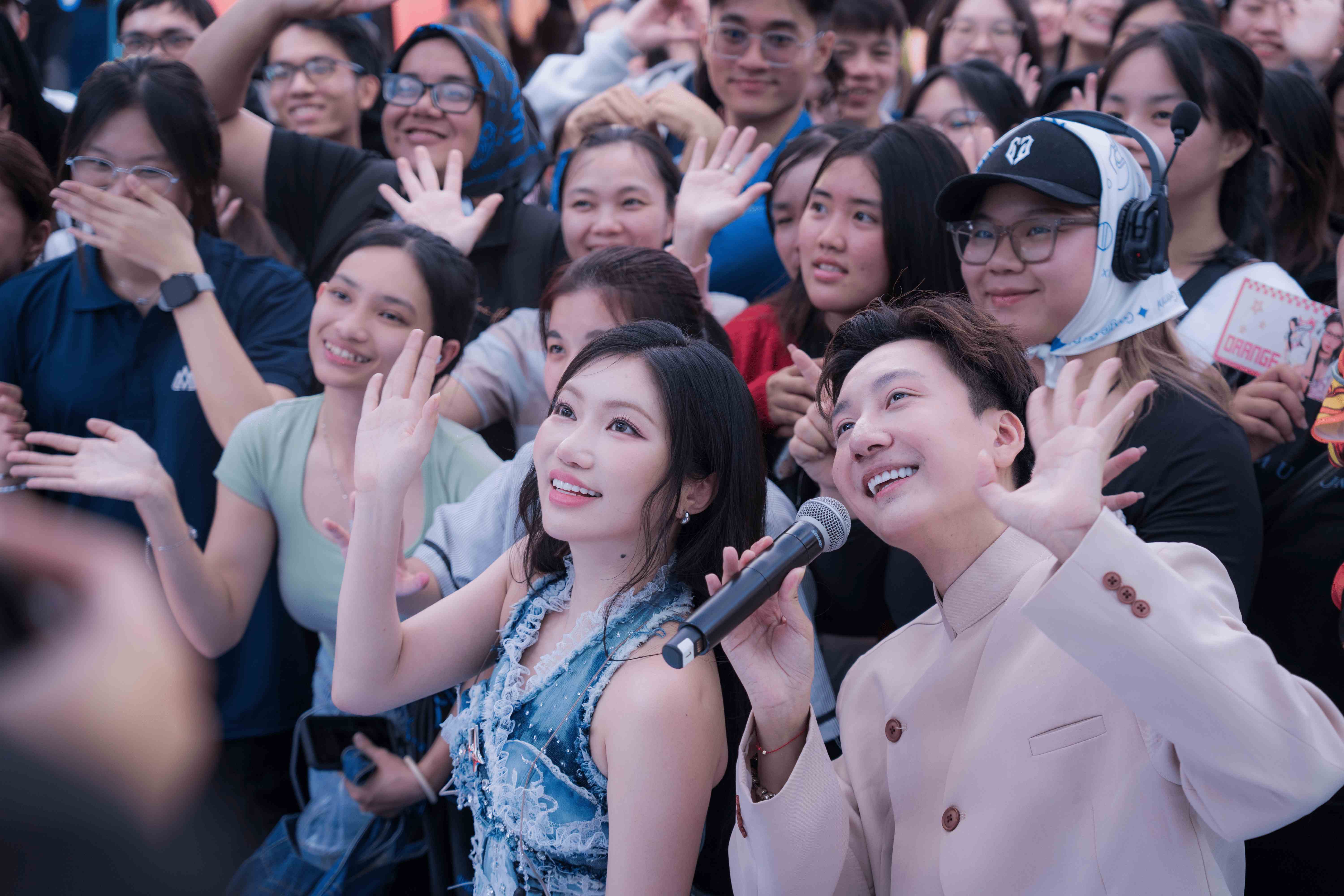 Sinh viên HSU bùng nổ trải nghiệm tại Google Gemini Arena – Đấu trường AI lớn nhất Đông Nam Á